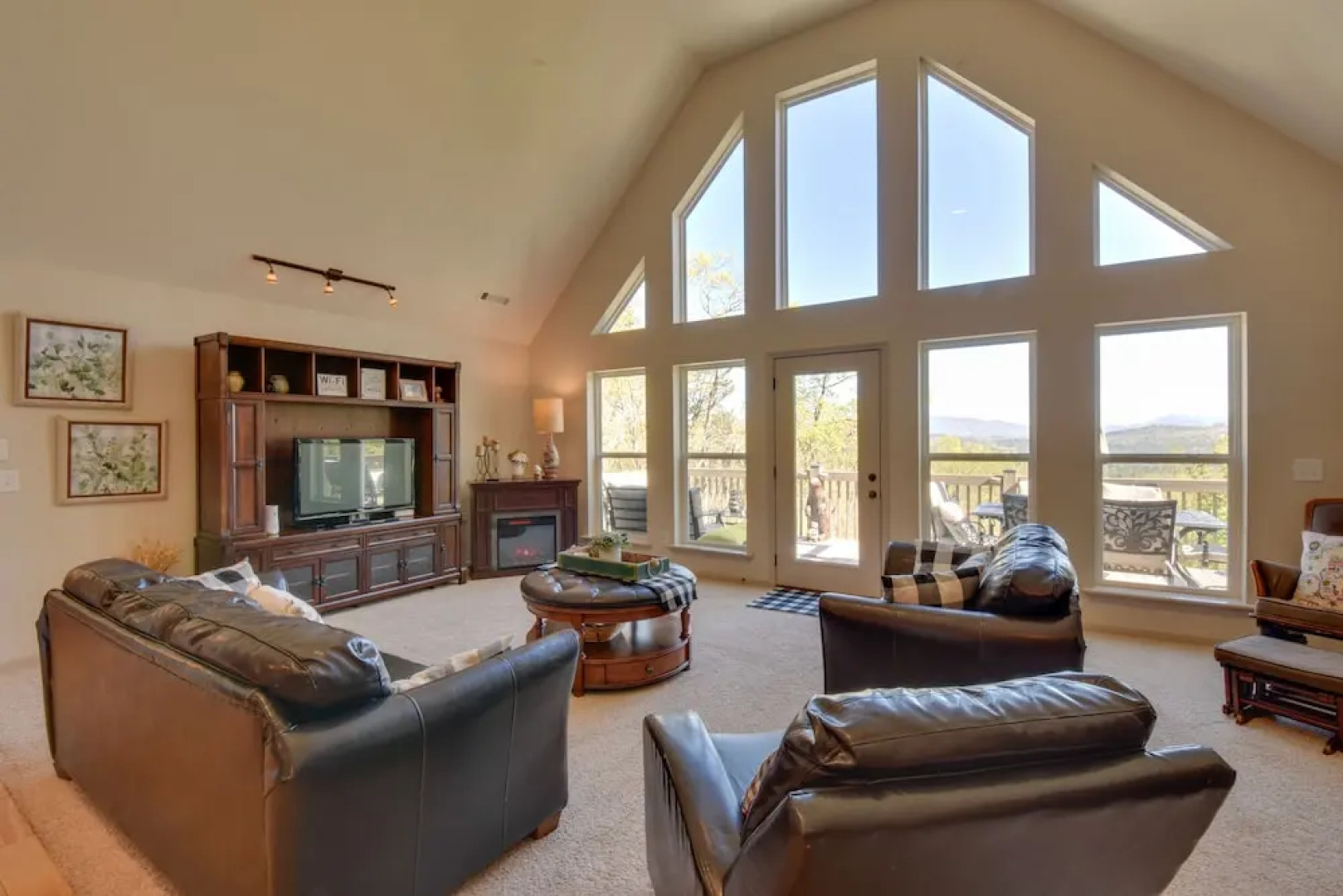 Lakemont Retreat: Game Room, Hot Tub, & Mtn Views!
