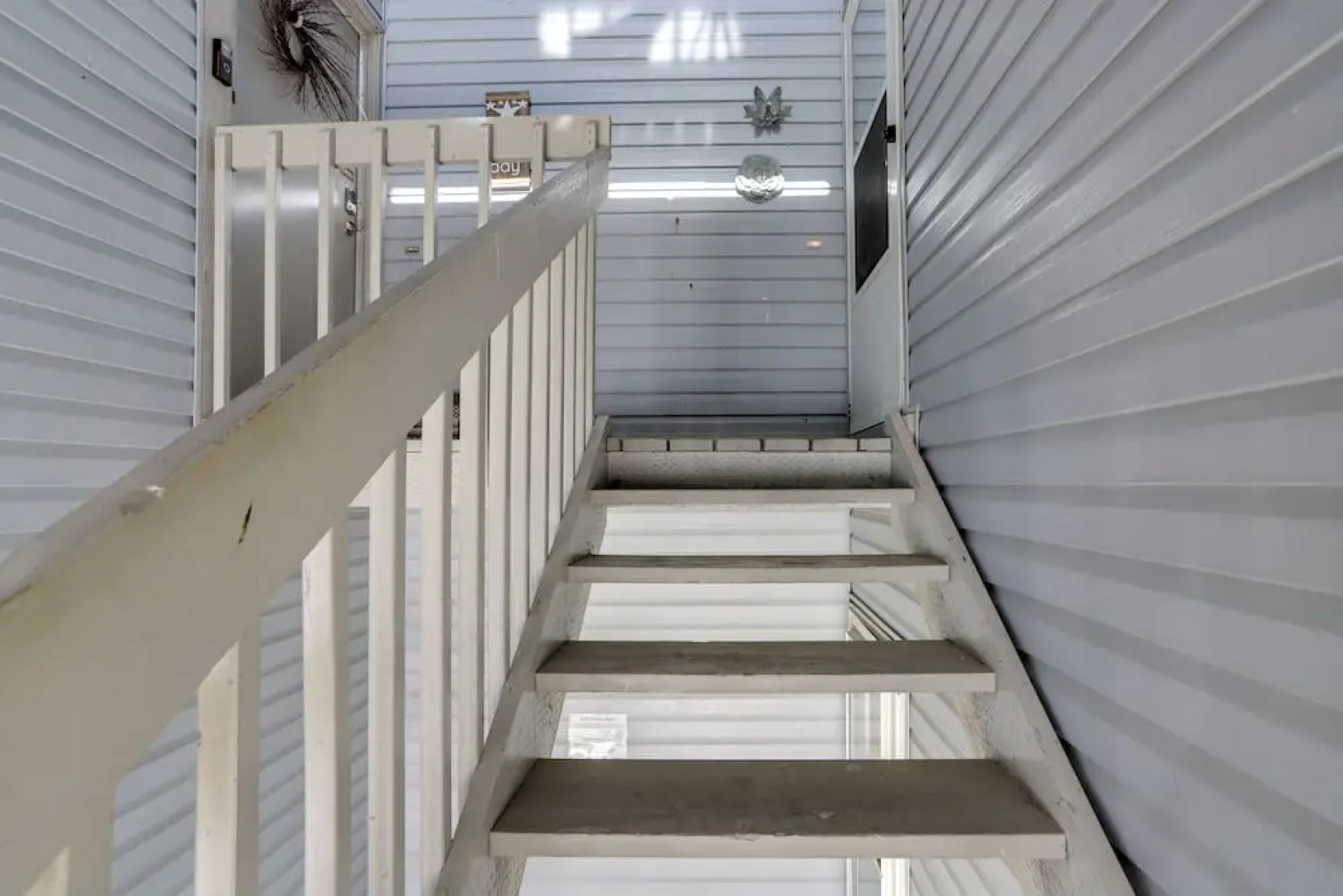 Pet-friendly Oak Harbor Condo: Walk to Lake!