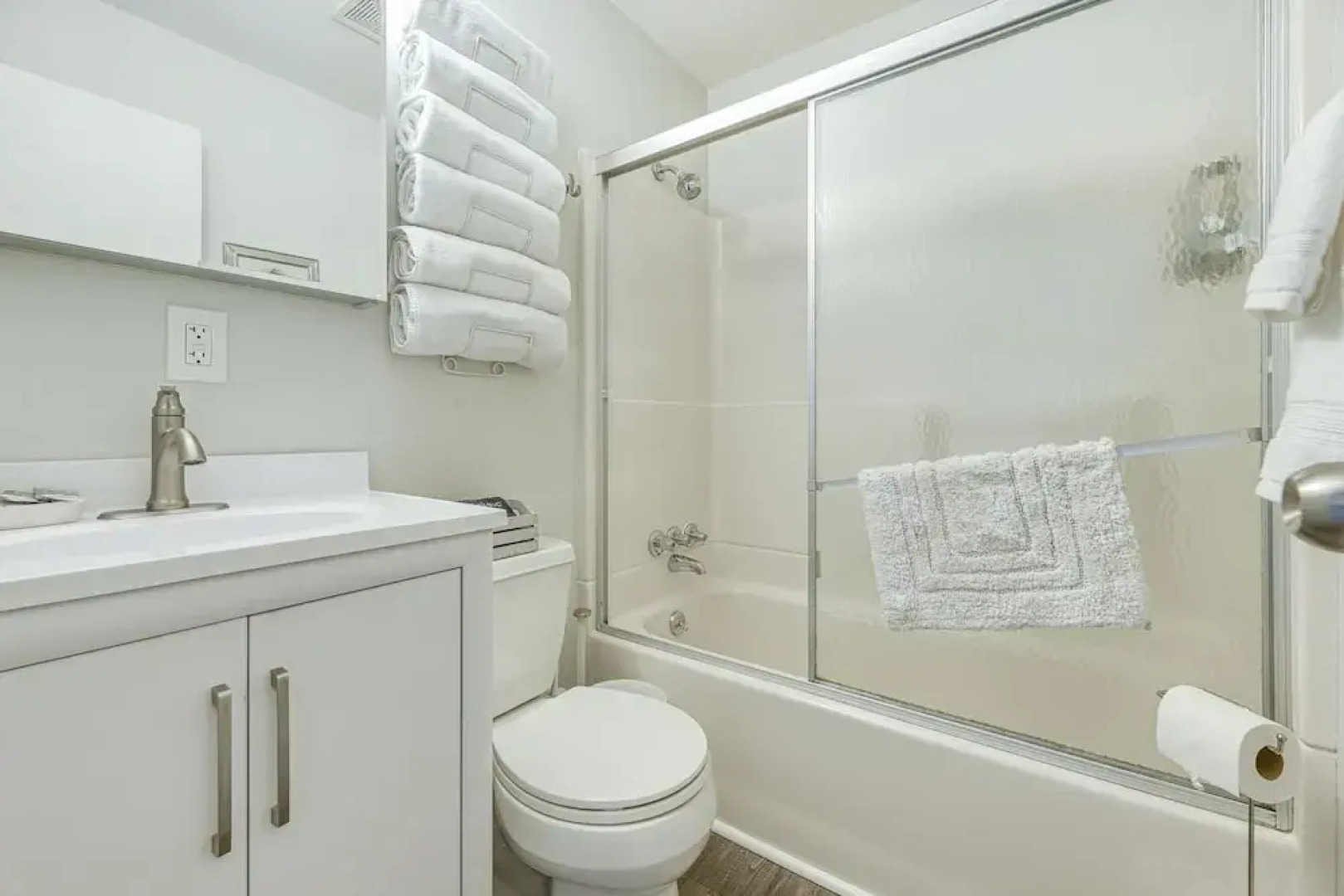 Pet-friendly Hoquiam Cottage w/ River Access!