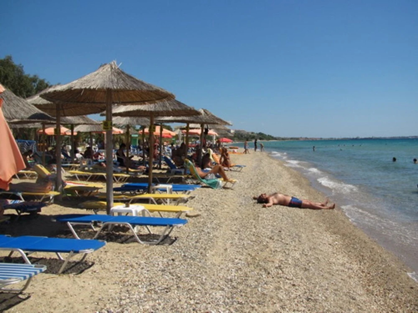 Studio 7 Spacious Studio Apartment in Paralia Featuring a Balcony and