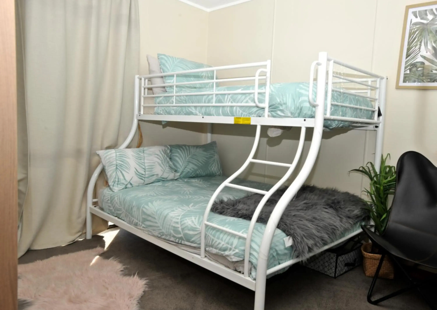 Investigator Beach Breeze Apartments U3