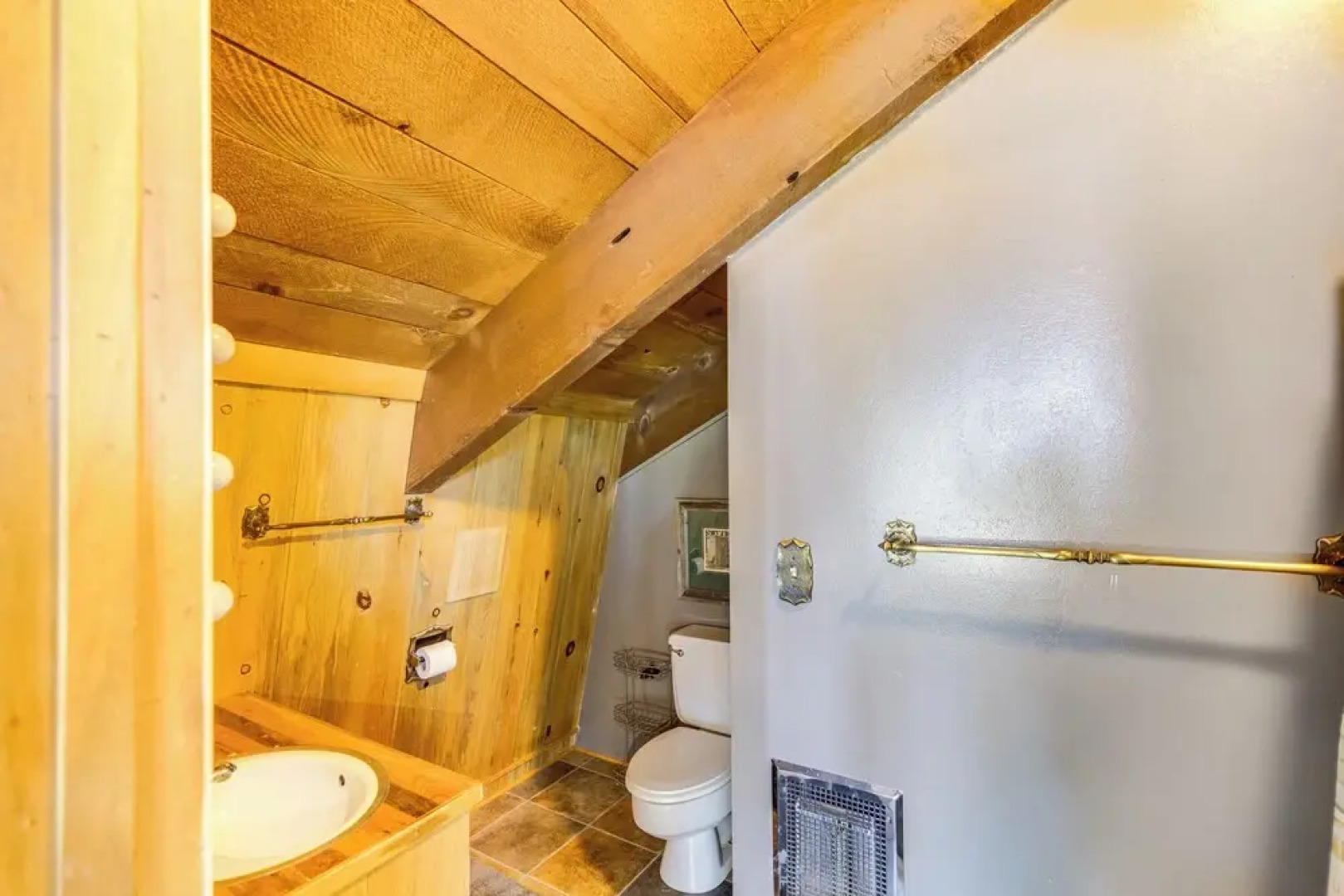 Woodsy Lake Almanor Cabin w/ Community Perks!