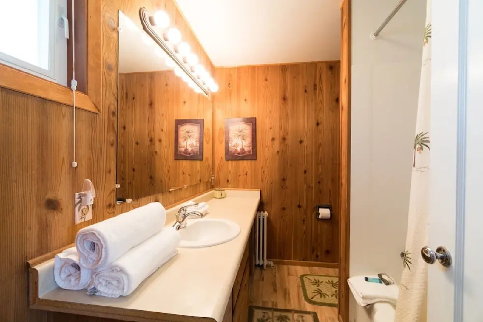 Surfers Cove 3 Br home by RedAwning