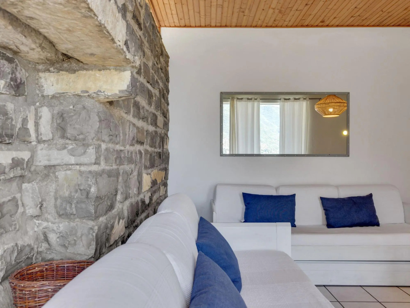 Spacious Apartment in Pognana Lario with Pool