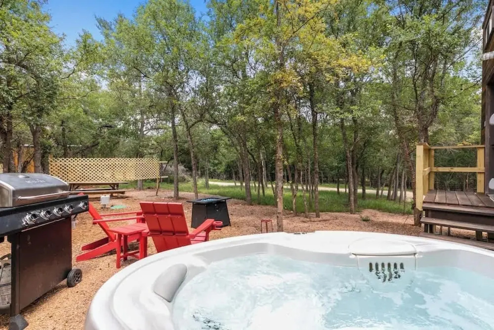 Willie the Modern Tiny Home W/hot-tub & Firetable