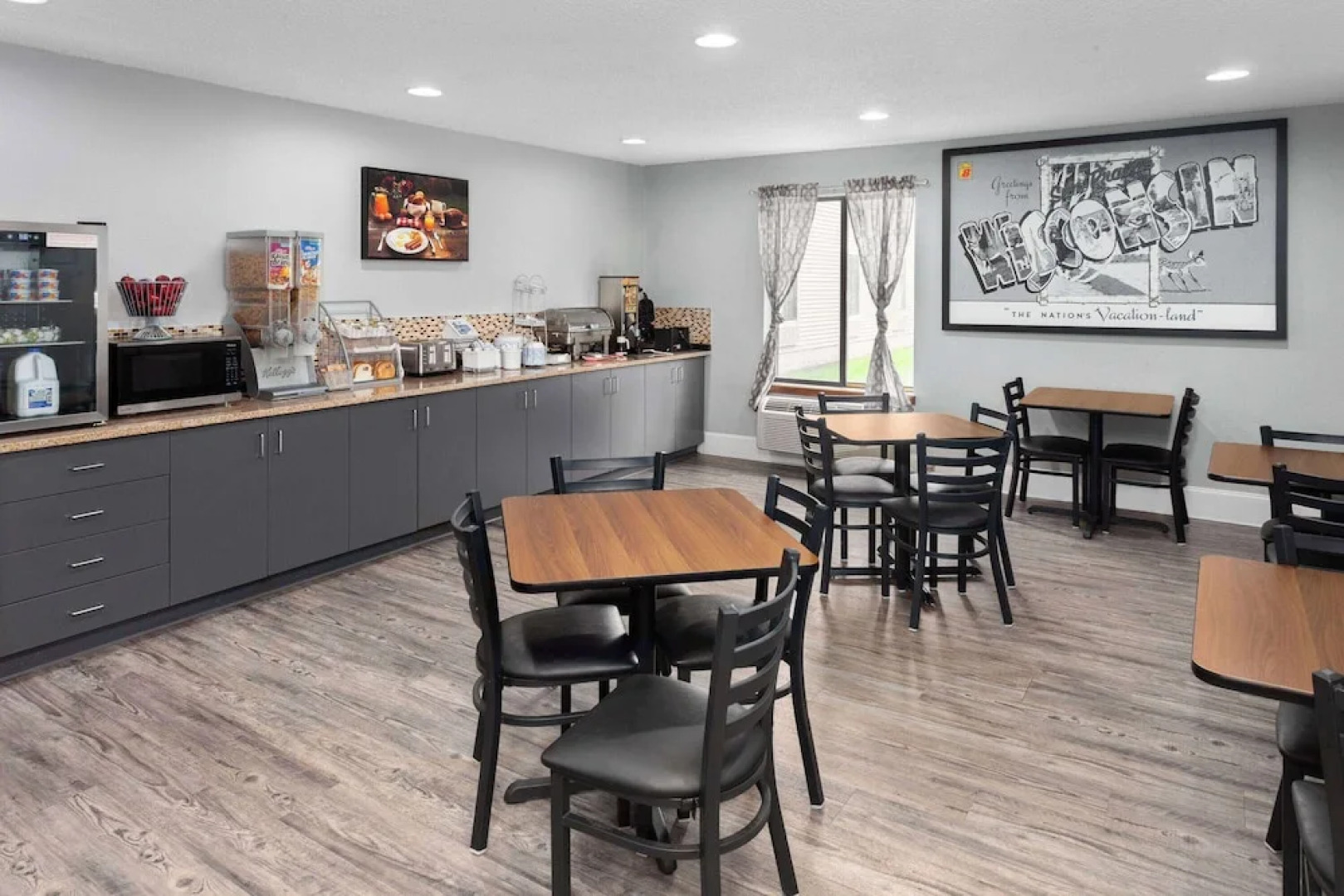 Super 8 Sun Prairie/madison E