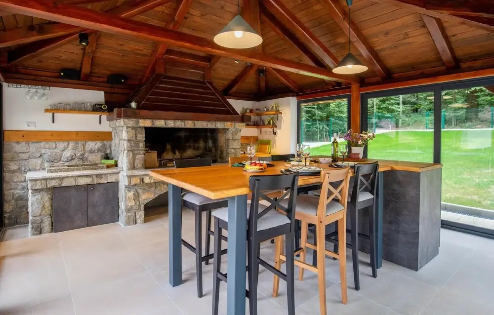 Beautiful Home in Fuzine With Jacuzzi, Wifi and 2 Bedrooms