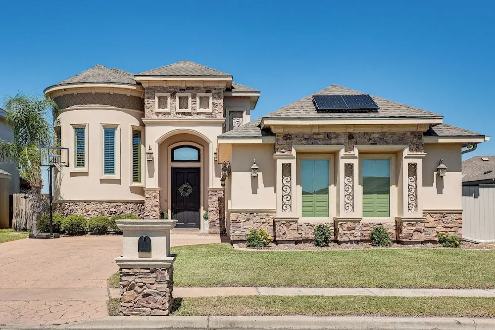 1 Mi to Utrgv Stadium: Roomy Retreat w/ Pool, Yard