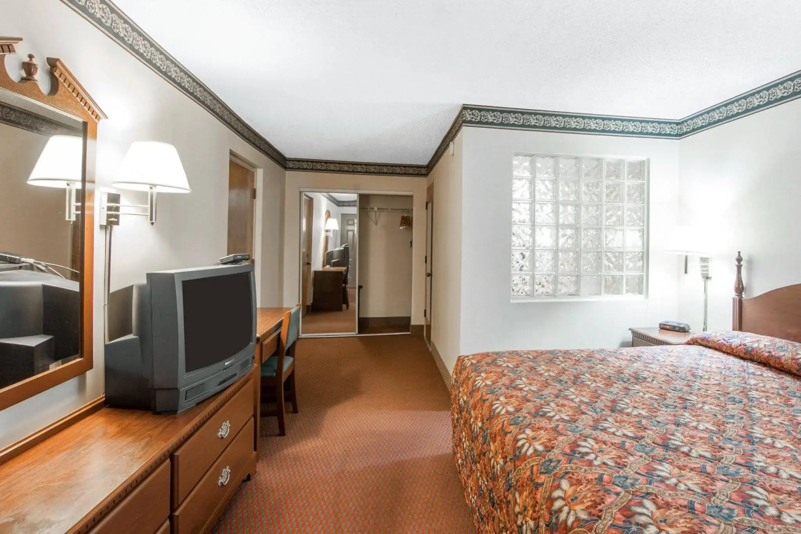 Econo Lodge Inn & Suites Knoxville East