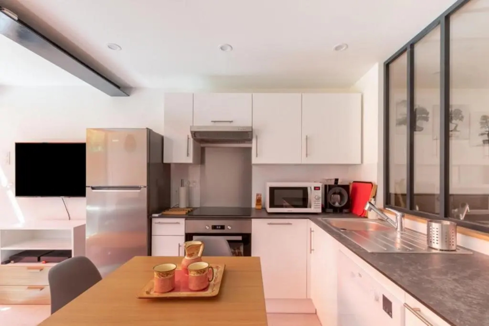 NICE STUDIO 30 m with TERRACE near the SEA