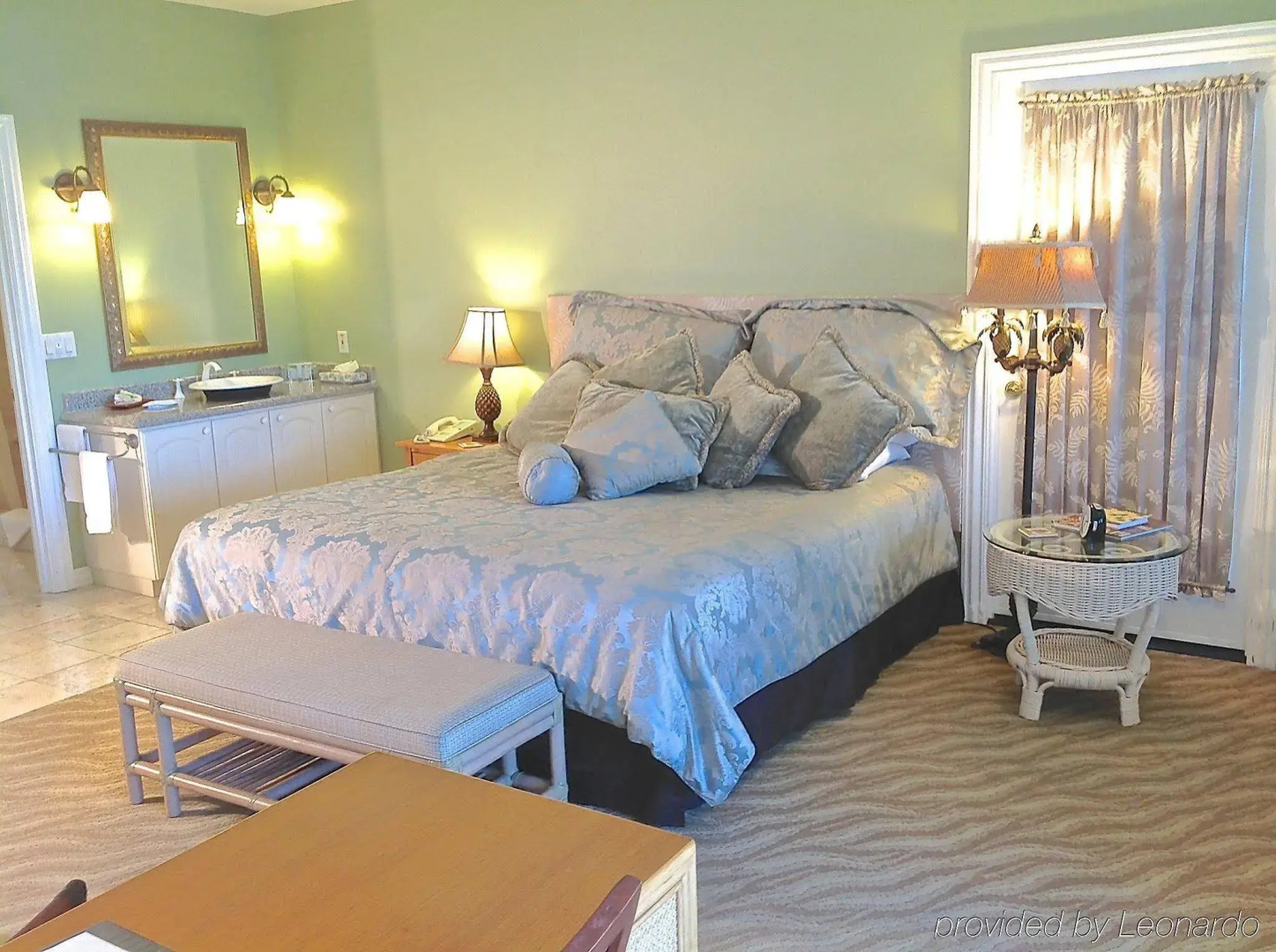 Palms Cliff House Inn