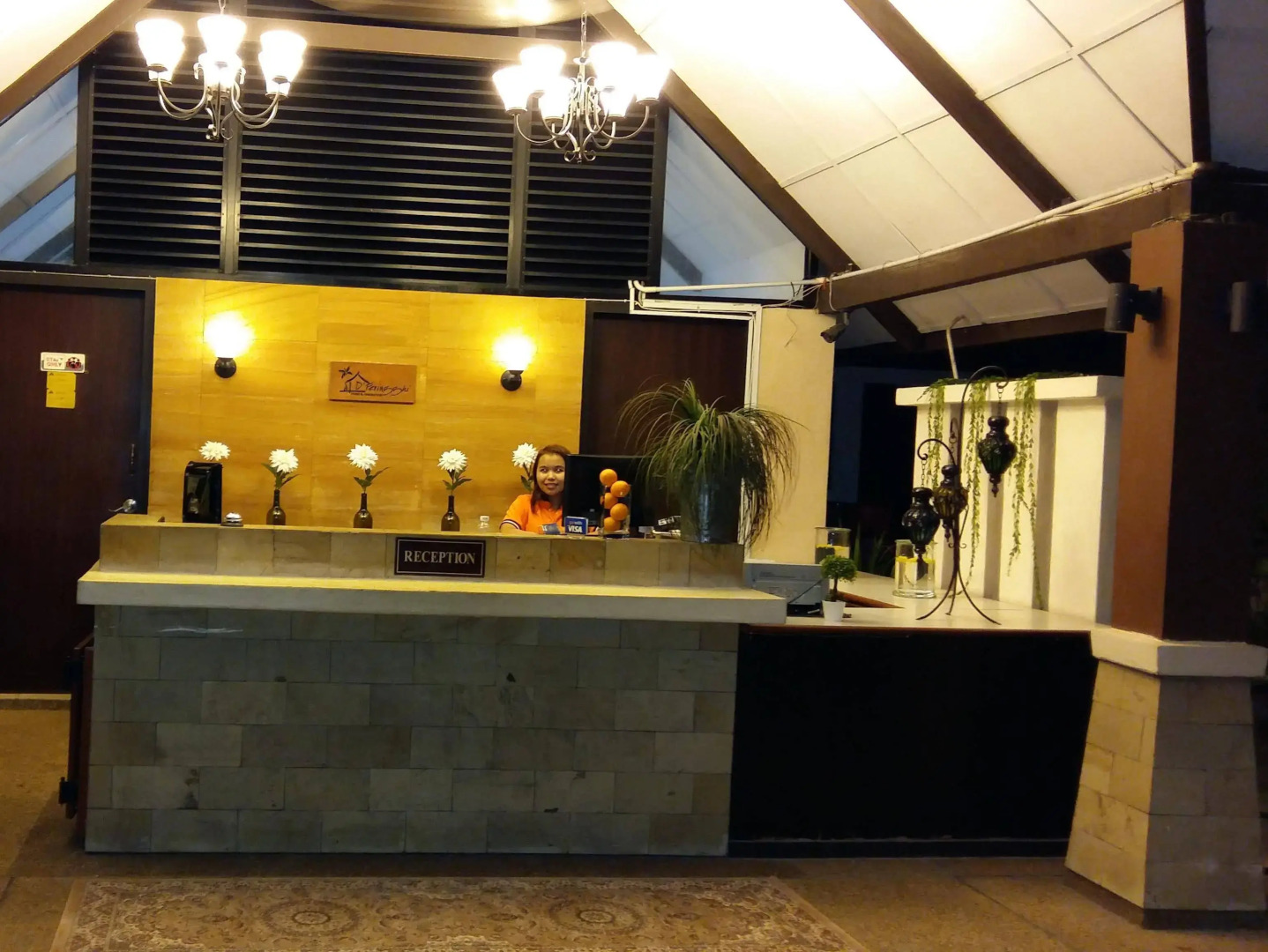 D'Feringghi Haus Hotel & Restaurant