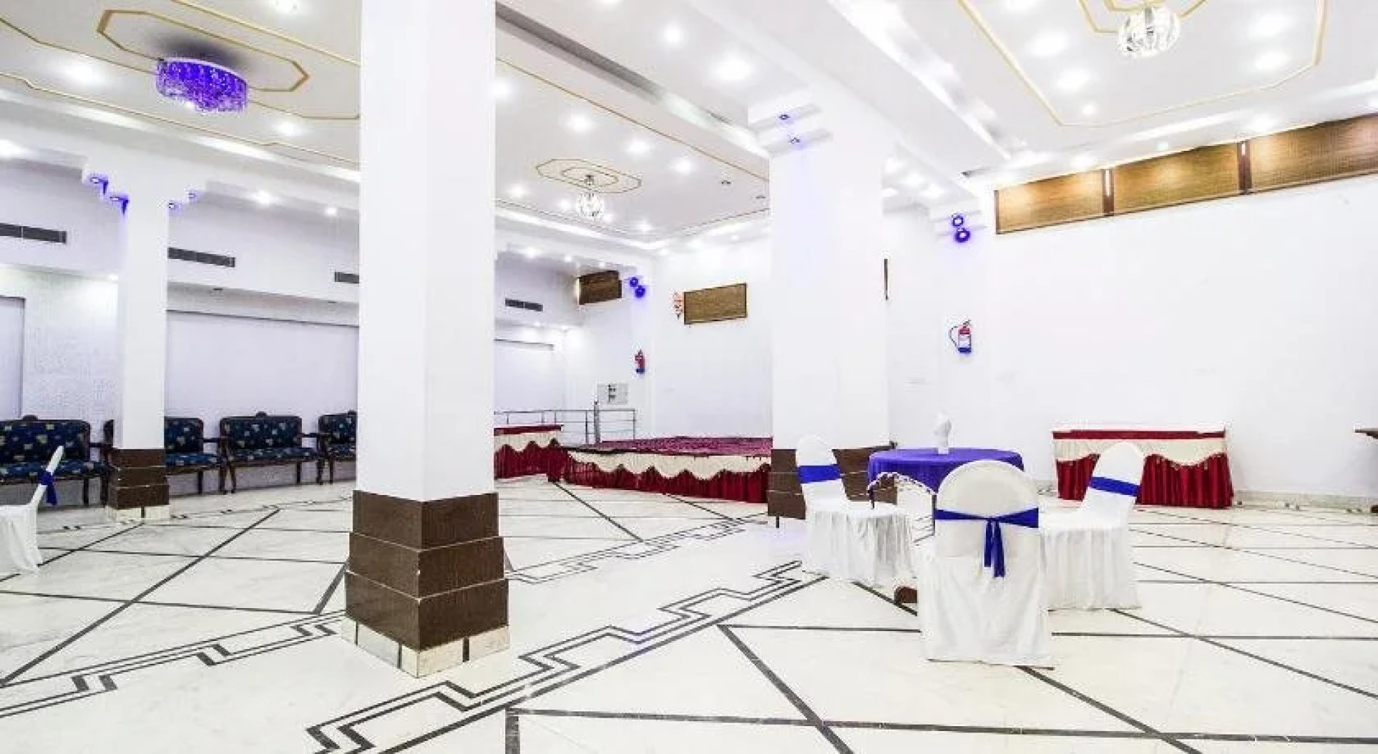 FabHotel Mayfair Inn