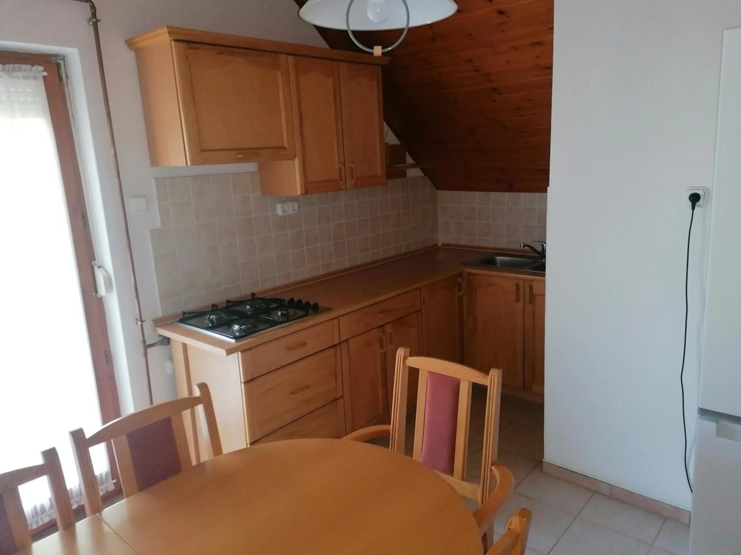 14 férőhelyes ház saját stéggel, játszótérrel Balatonfenyvesen vízparti utcában