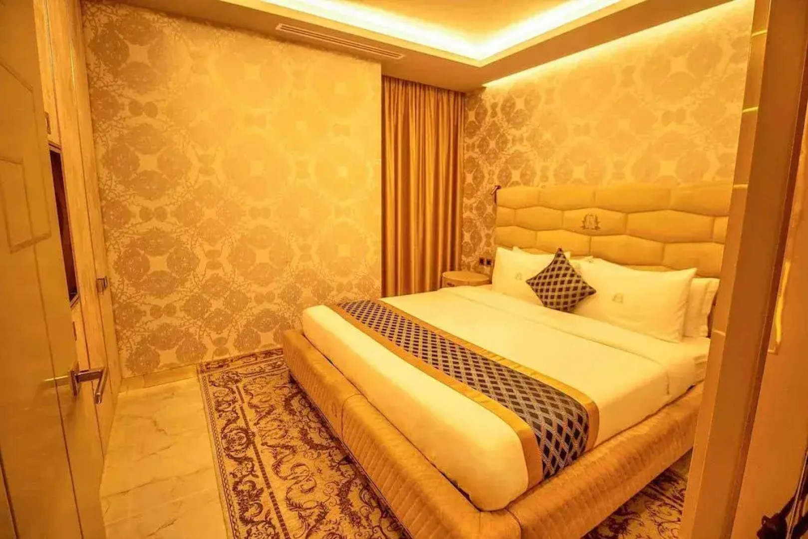 No 1 Oxford Street Hotel And Suites