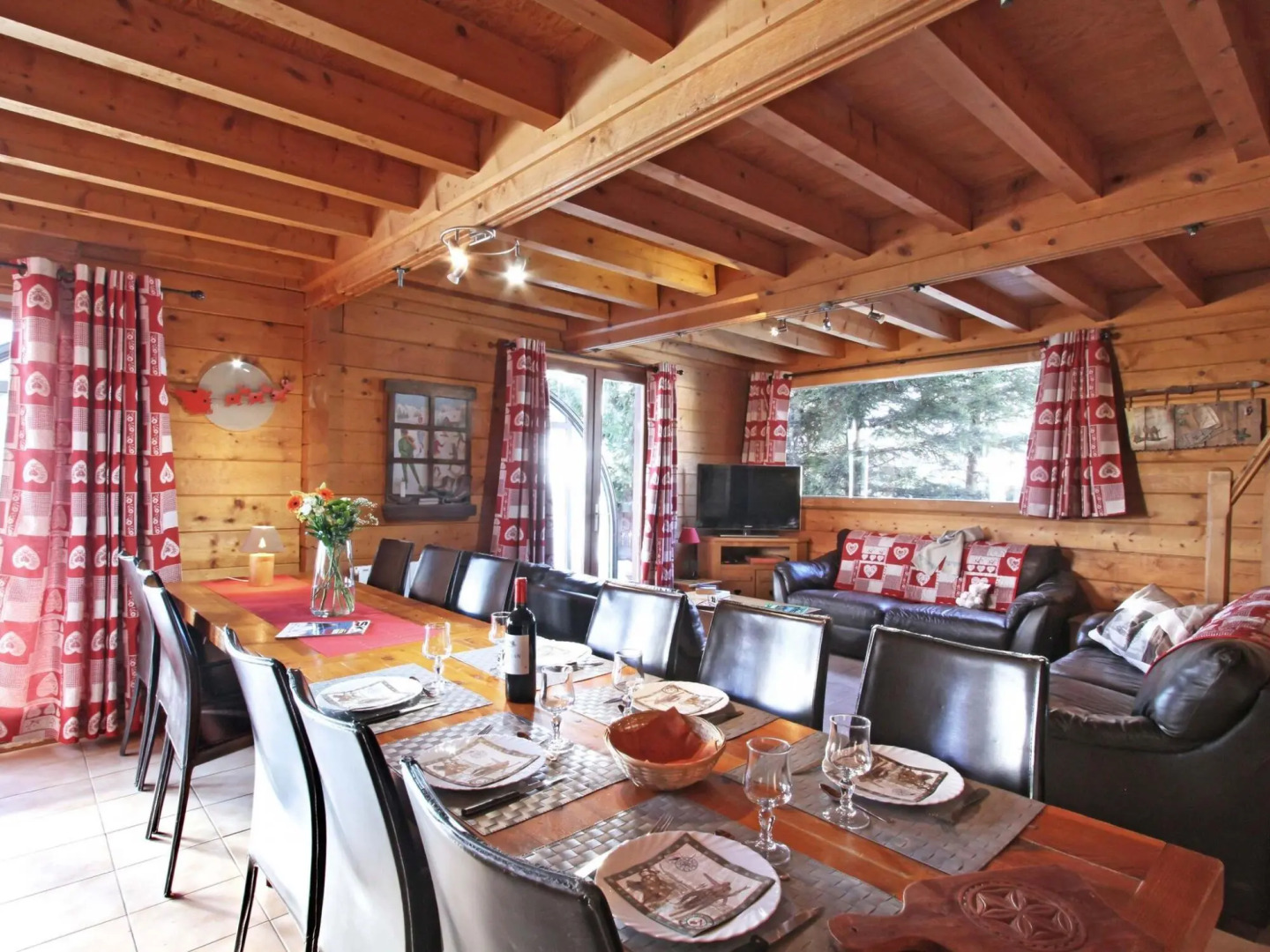 Beautiful chalet with a sauna and private pool in Les Deux Alpes