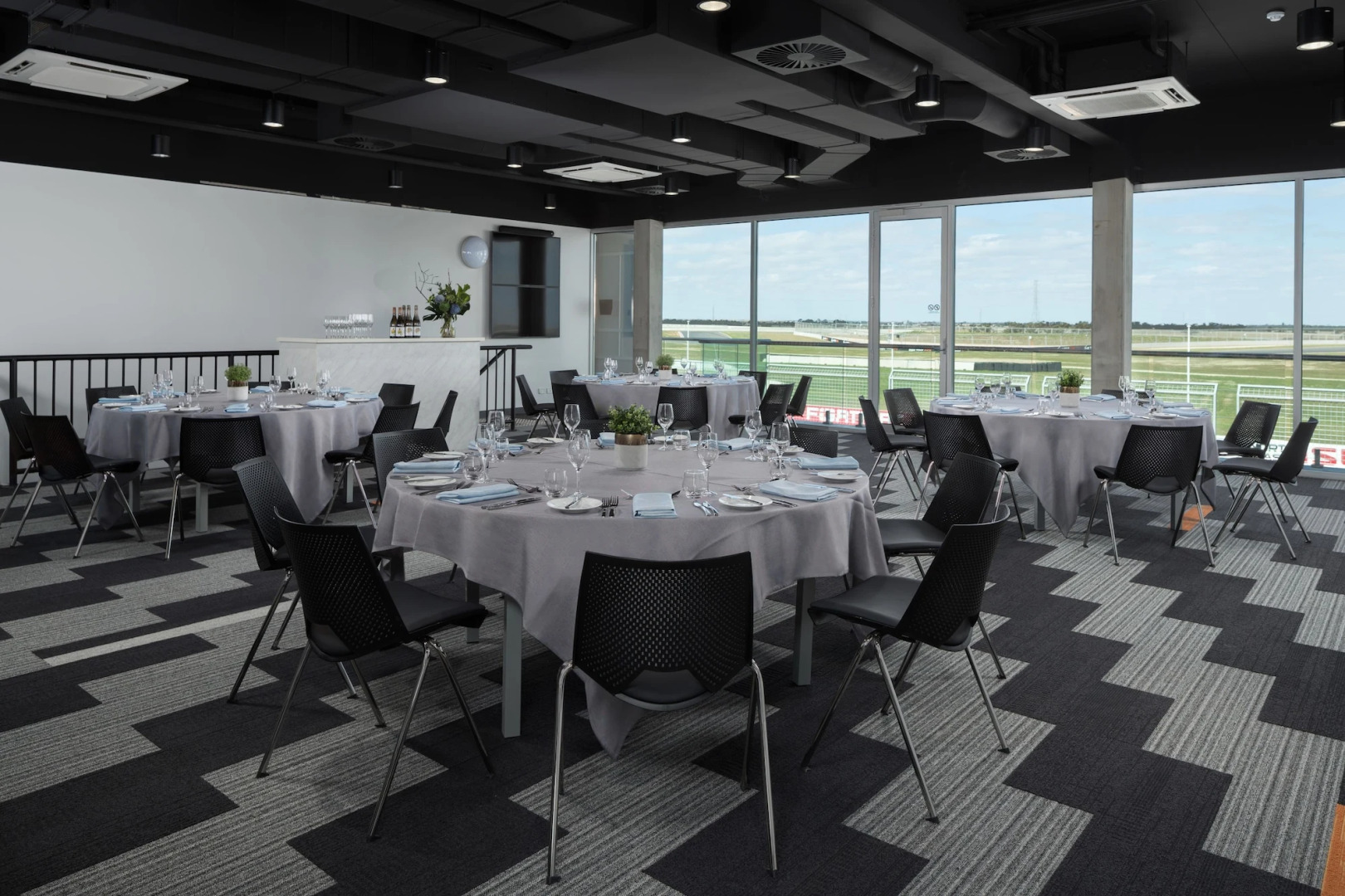 Rydges Pit Lane Hotel