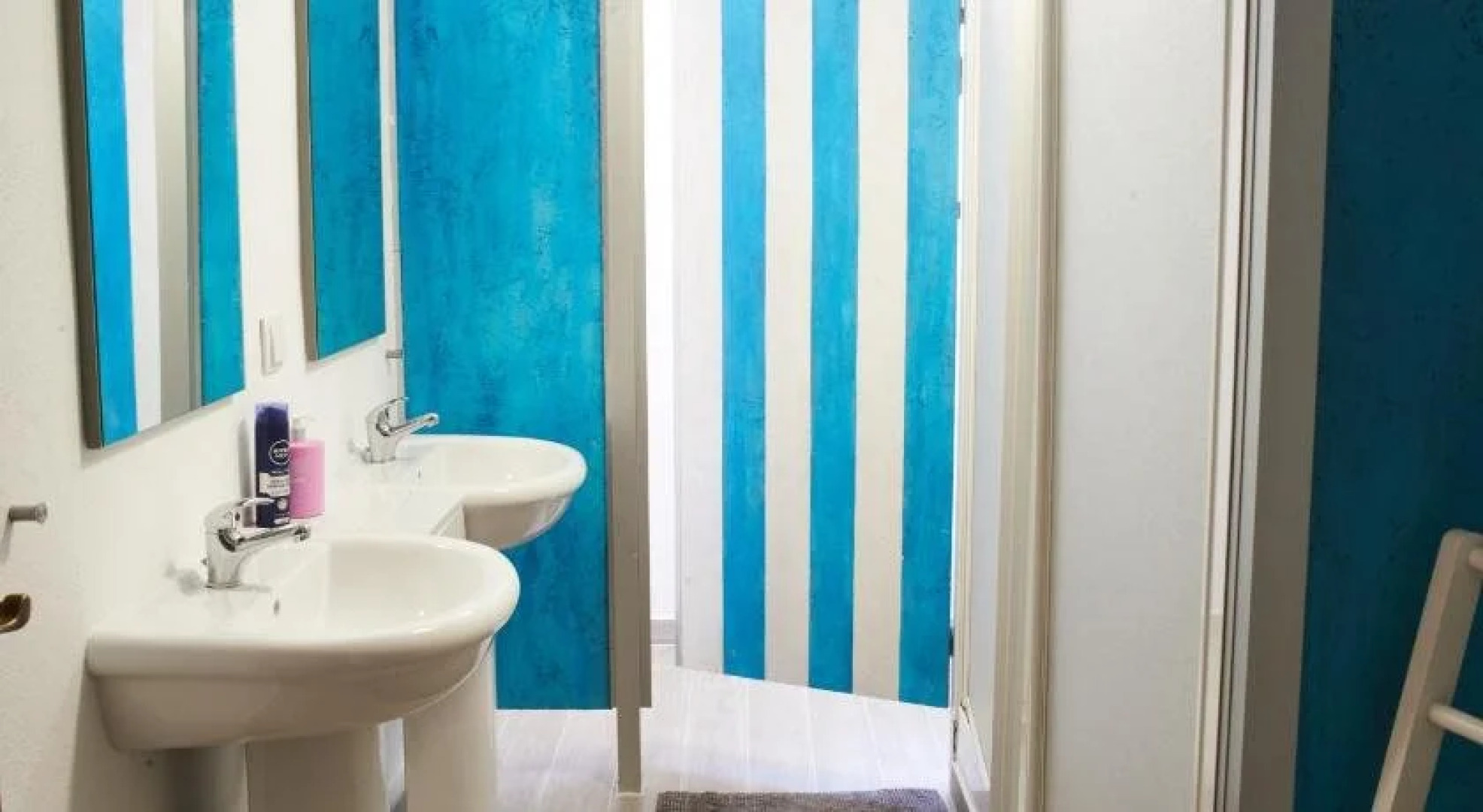 Cascais Cool Hostel Suites & Pool