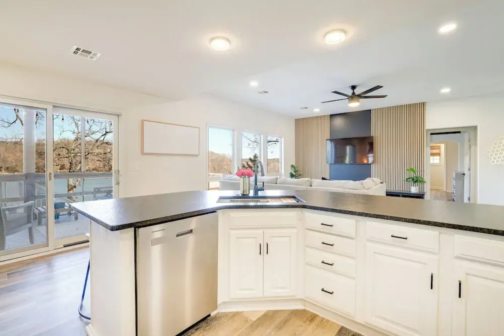 Lakefront Retreat w/ Game Room in Bella Vista!