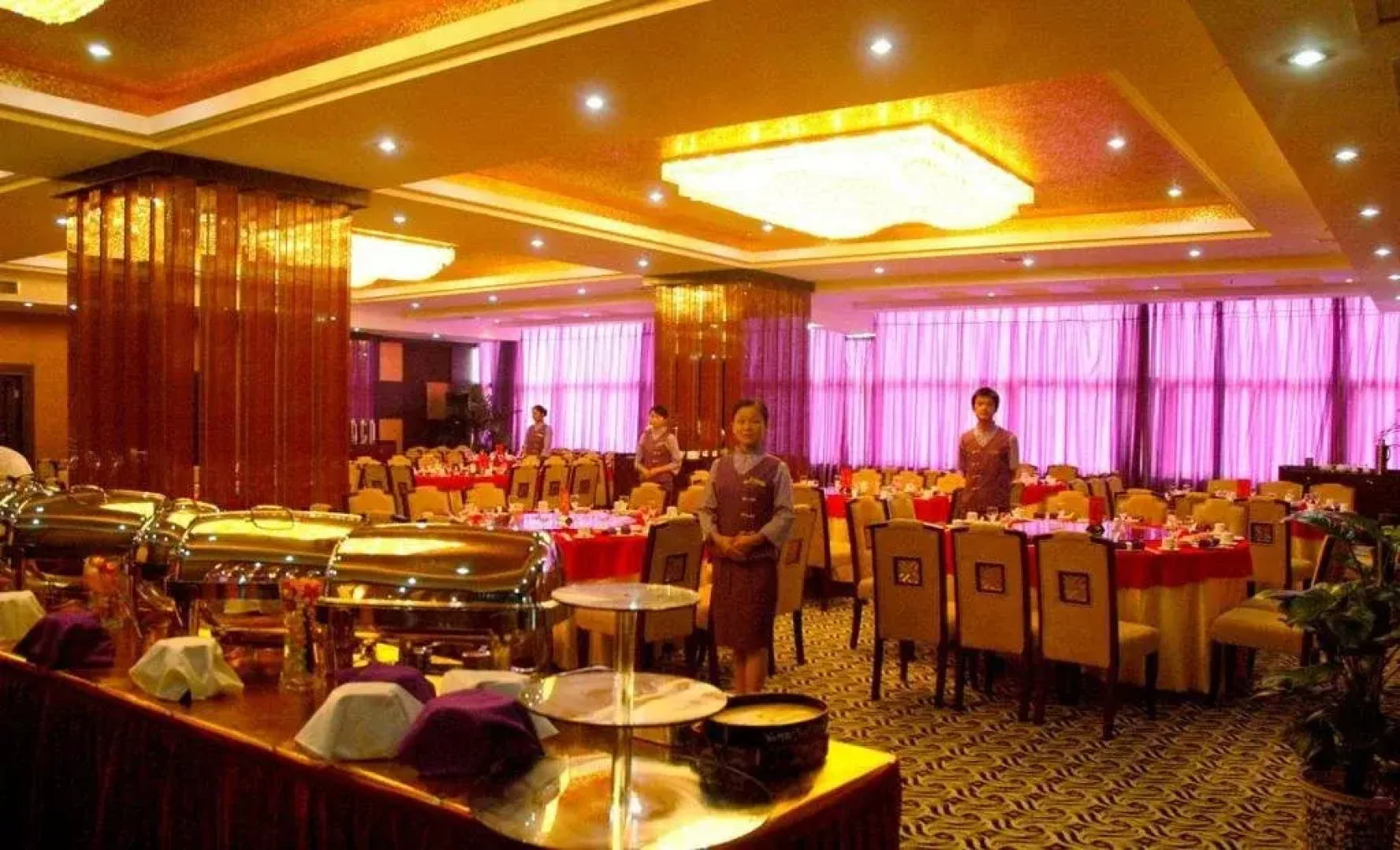 Xinfeng Holiday Hotel