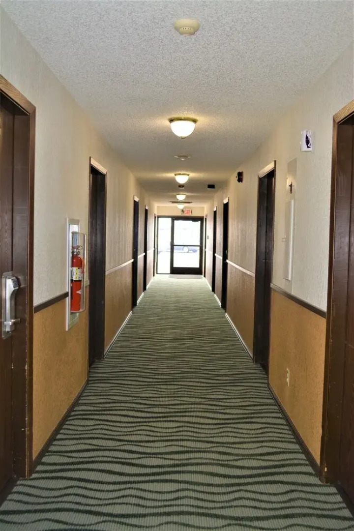 Bloomer Inn & Suites