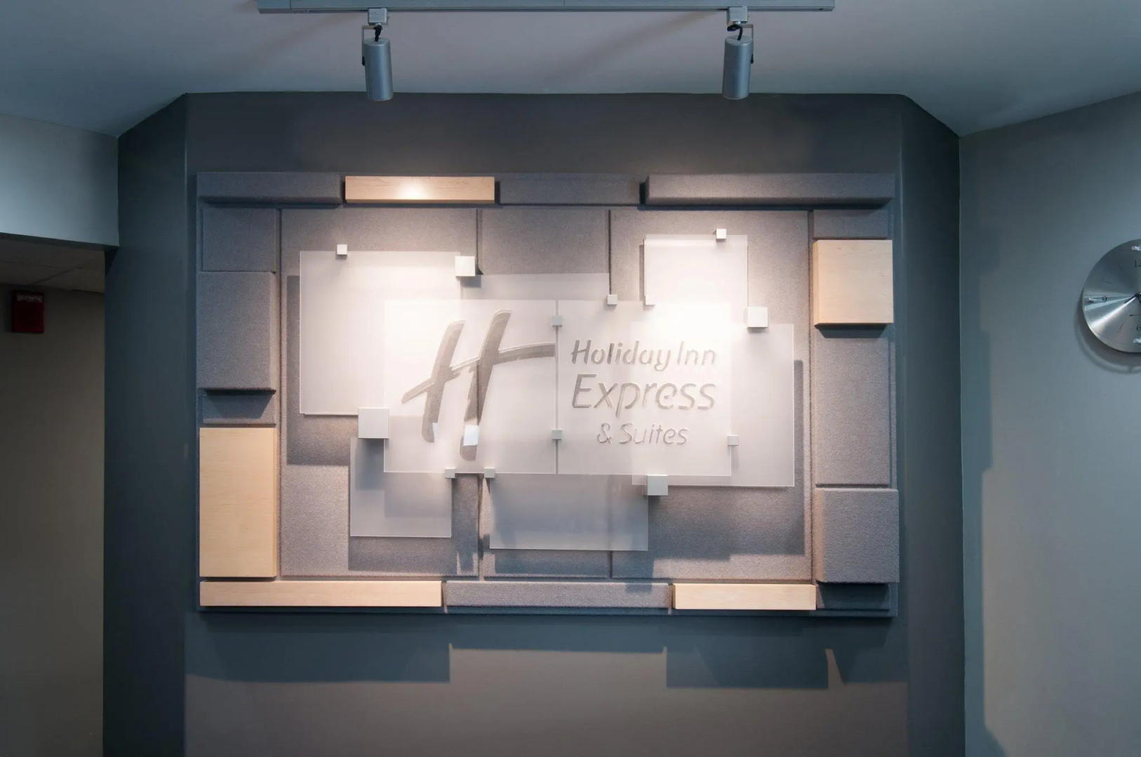 Holiday Inn Express Hotel & Suites Spence Lane by IHG