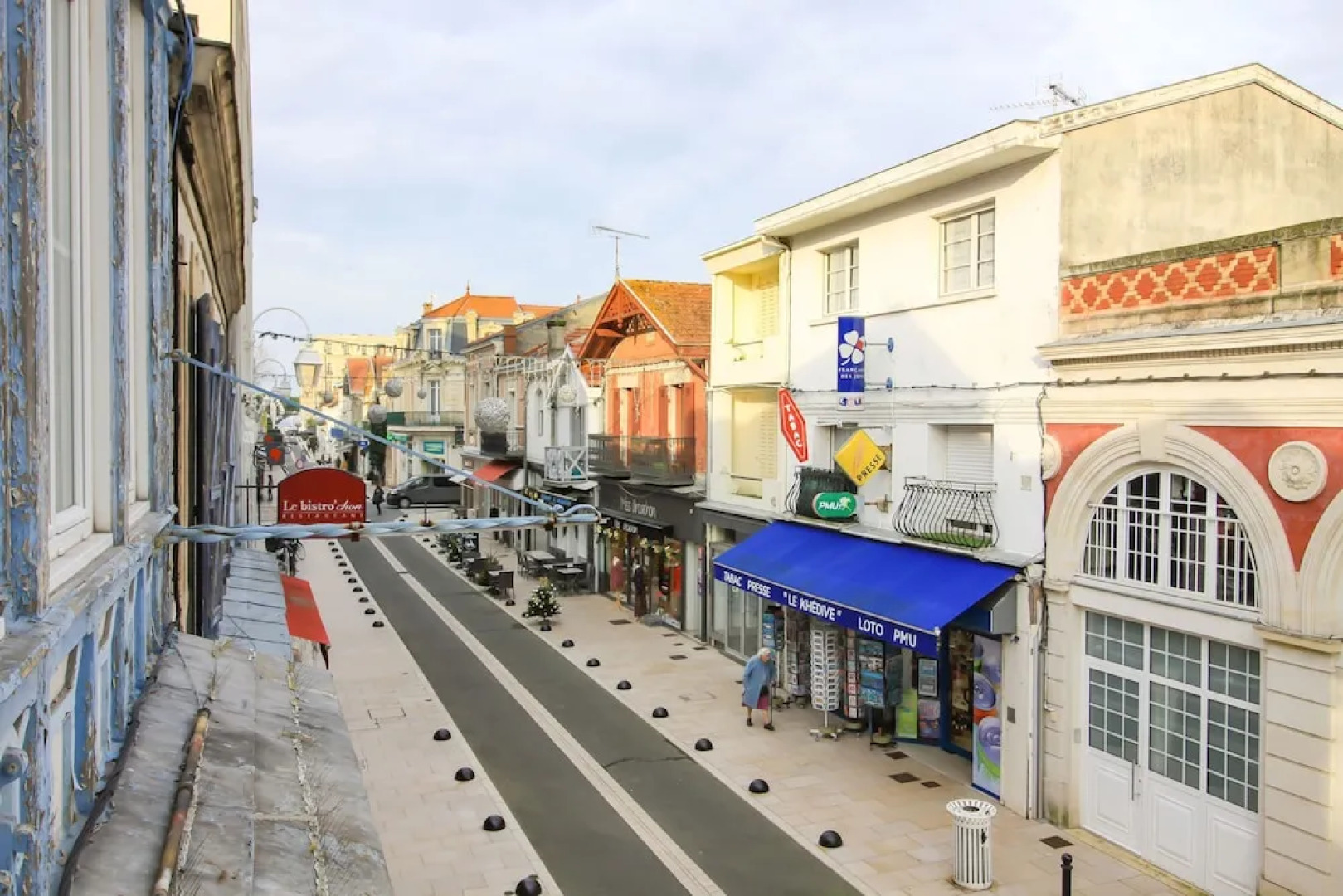 Maison bleue du bassin