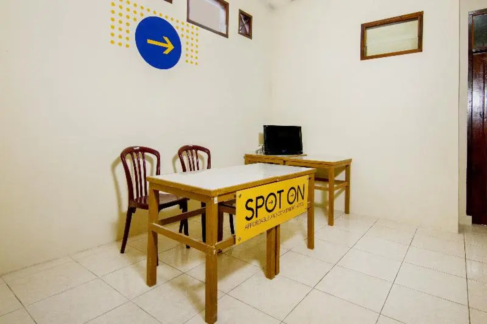 Spot On 2076 Hotel Stadion