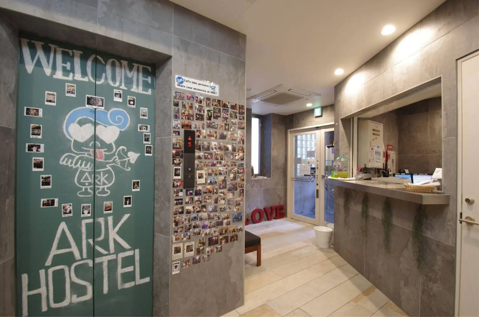 Ark Hostel & Cafe Dining