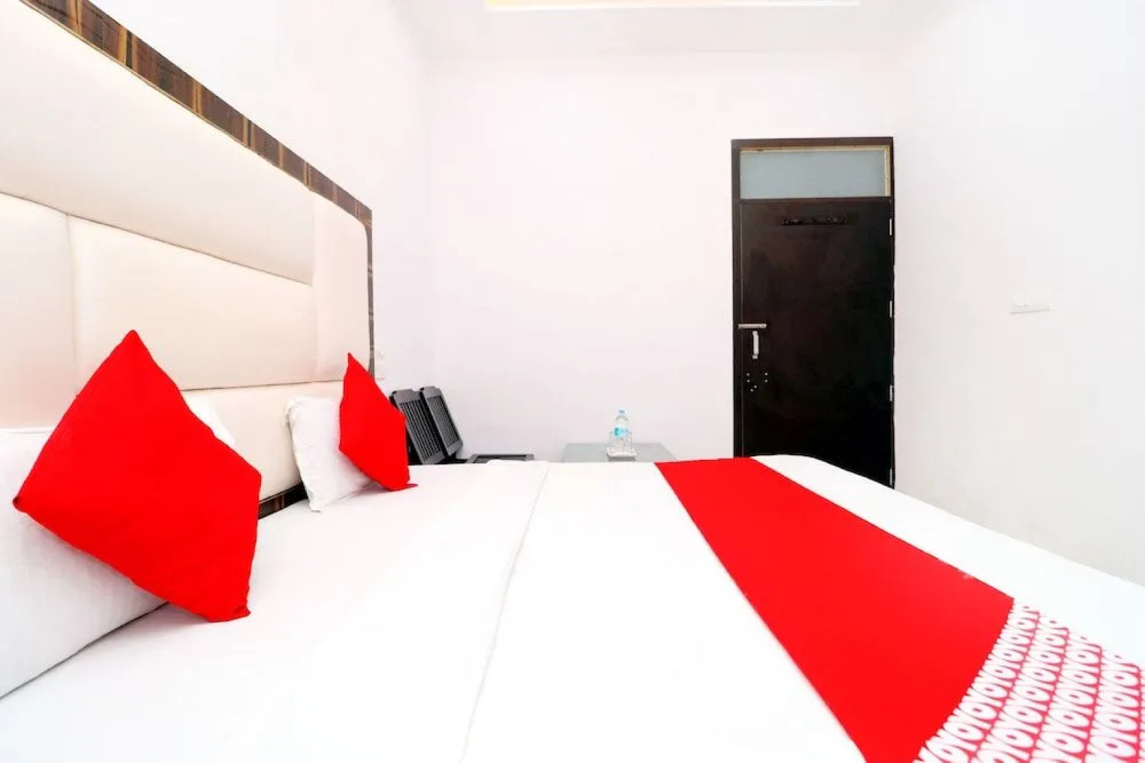 Oyo 43845 Hotel Red Velvet Inn