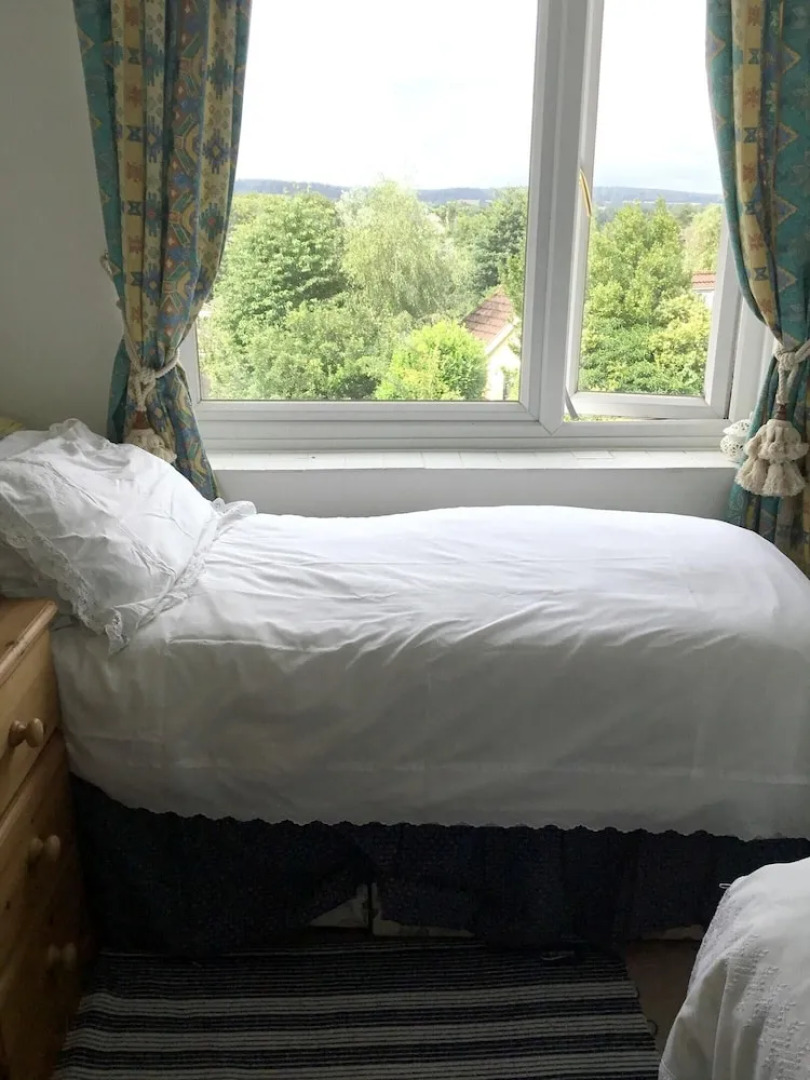 House With 4 Bedrooms in Warminster , With Enclosed Garden and Wifi