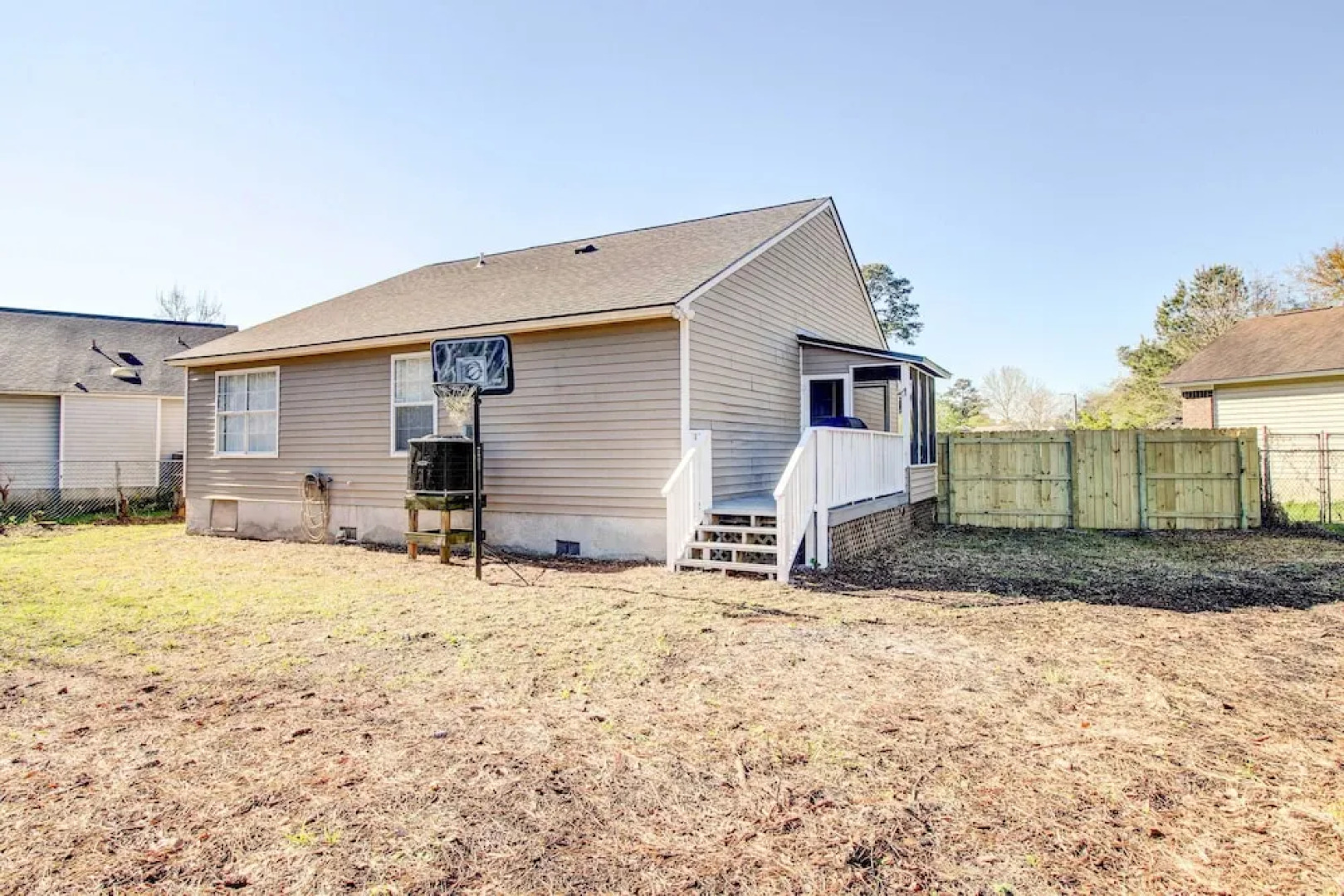 Peaceful Savannah Home - 11 Mi to Beaches!