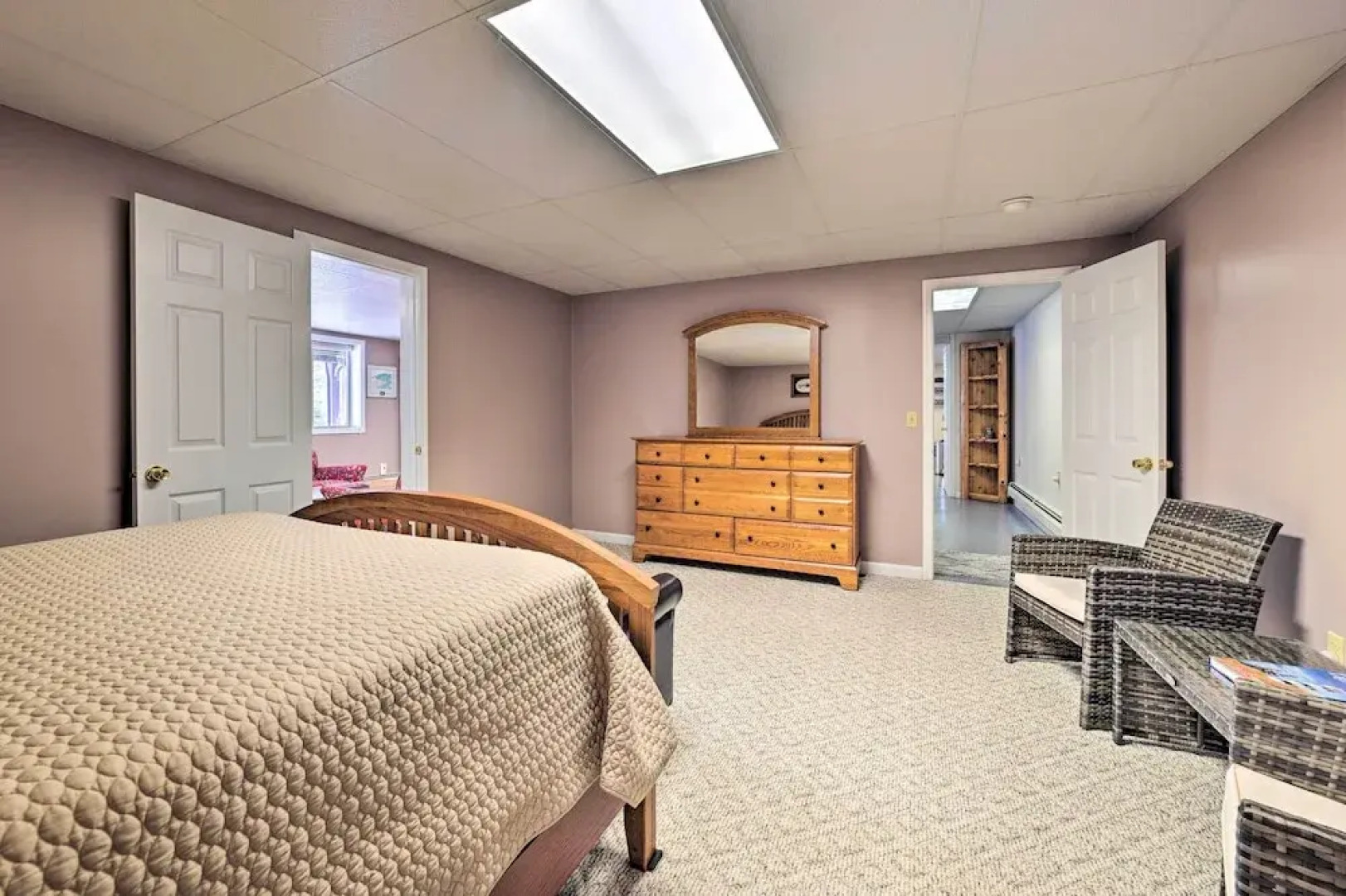 Spacious Lakefront Home w/ Sunroom & Bar!