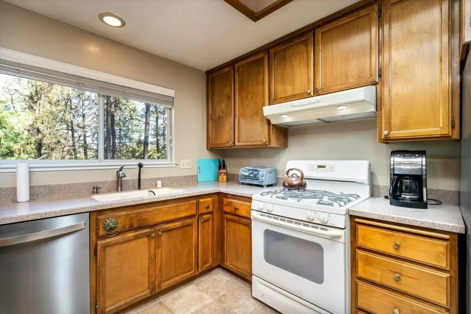 Wolf Den - Check out the Beach, Country Club, Golf Course Enjoy the Wifi, Central Heat and Air Conditioning. Near Yosemite by Redawning