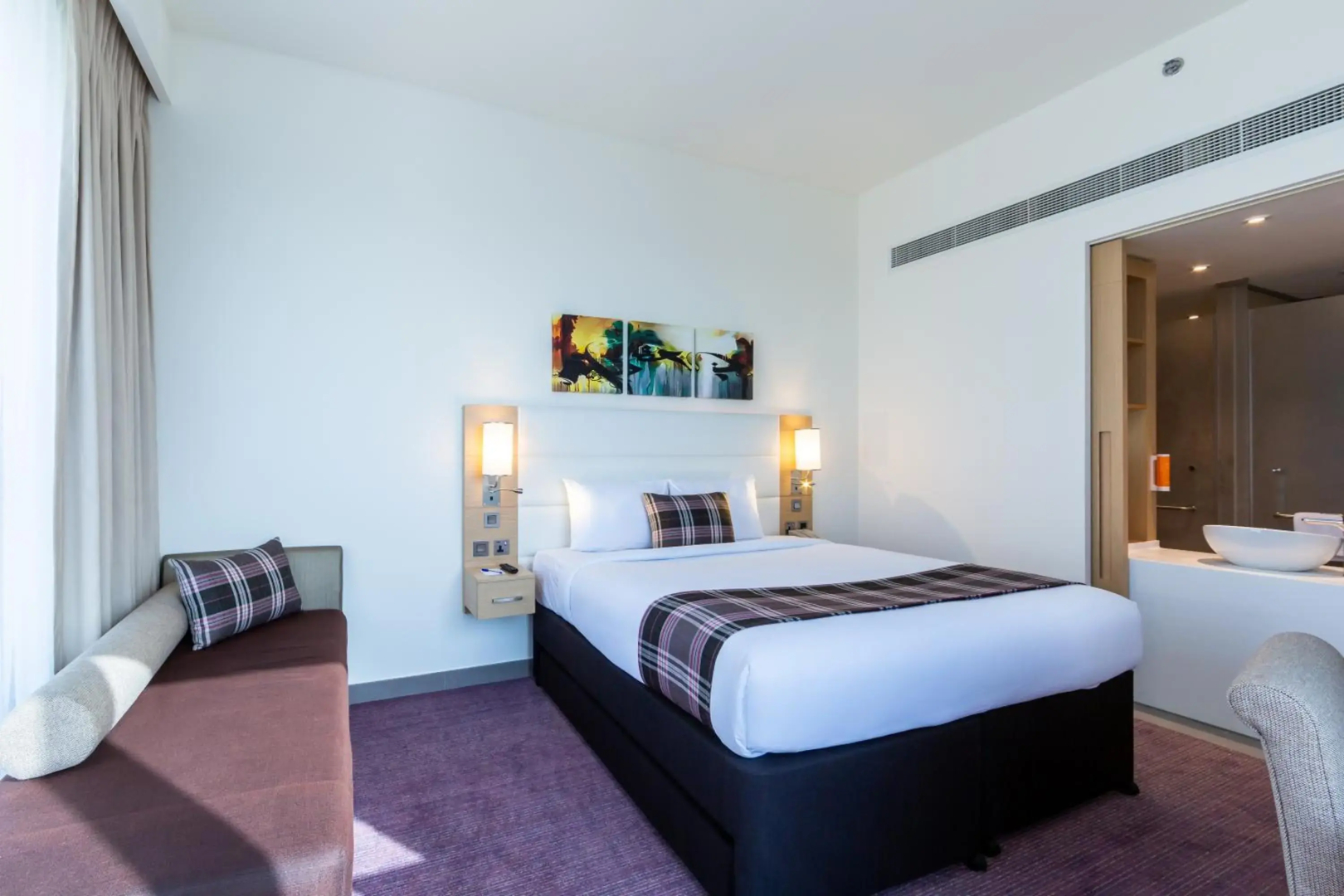 Отель Premier Inn Dubai Dragon Mart
