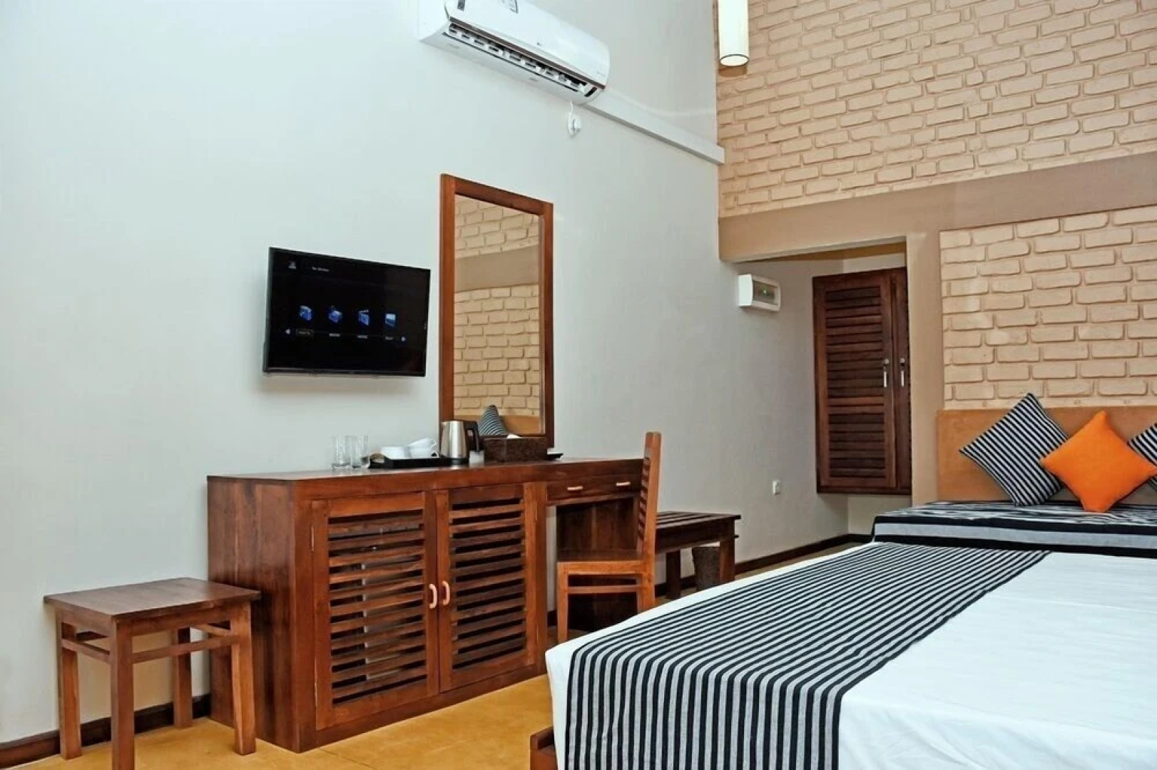 Отель Melheim Beach