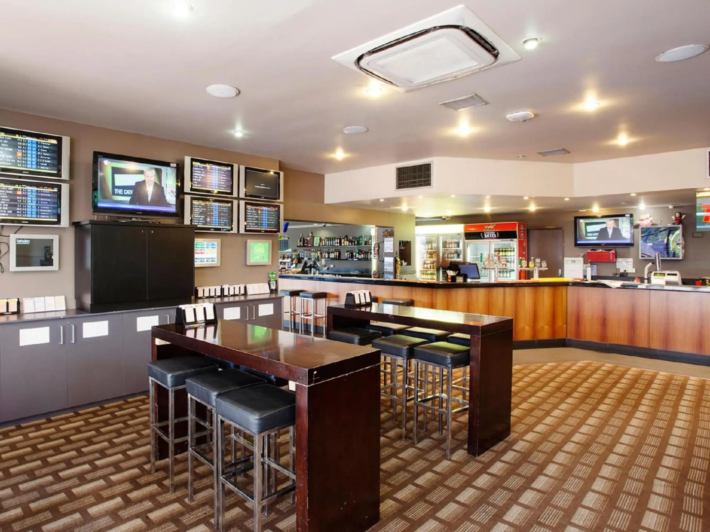 Nightcap at Kondari Resort