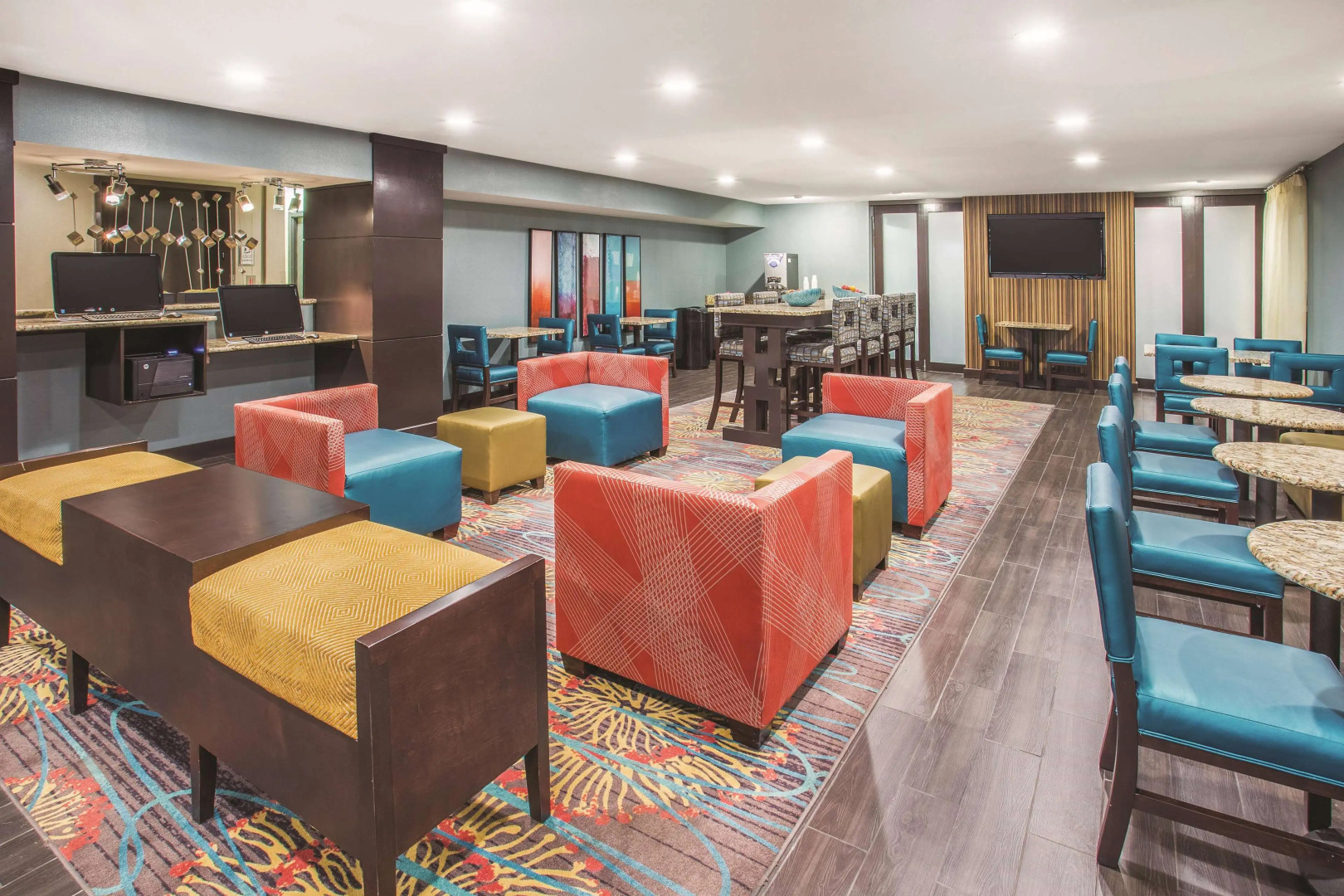 La Quinta Inn & Suites by Wyndham O'Fallon, IL - St. Louis