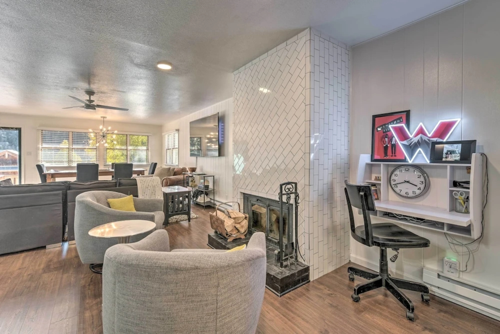Walk to Ski Slopes! Red River Condo w/ Fireplace