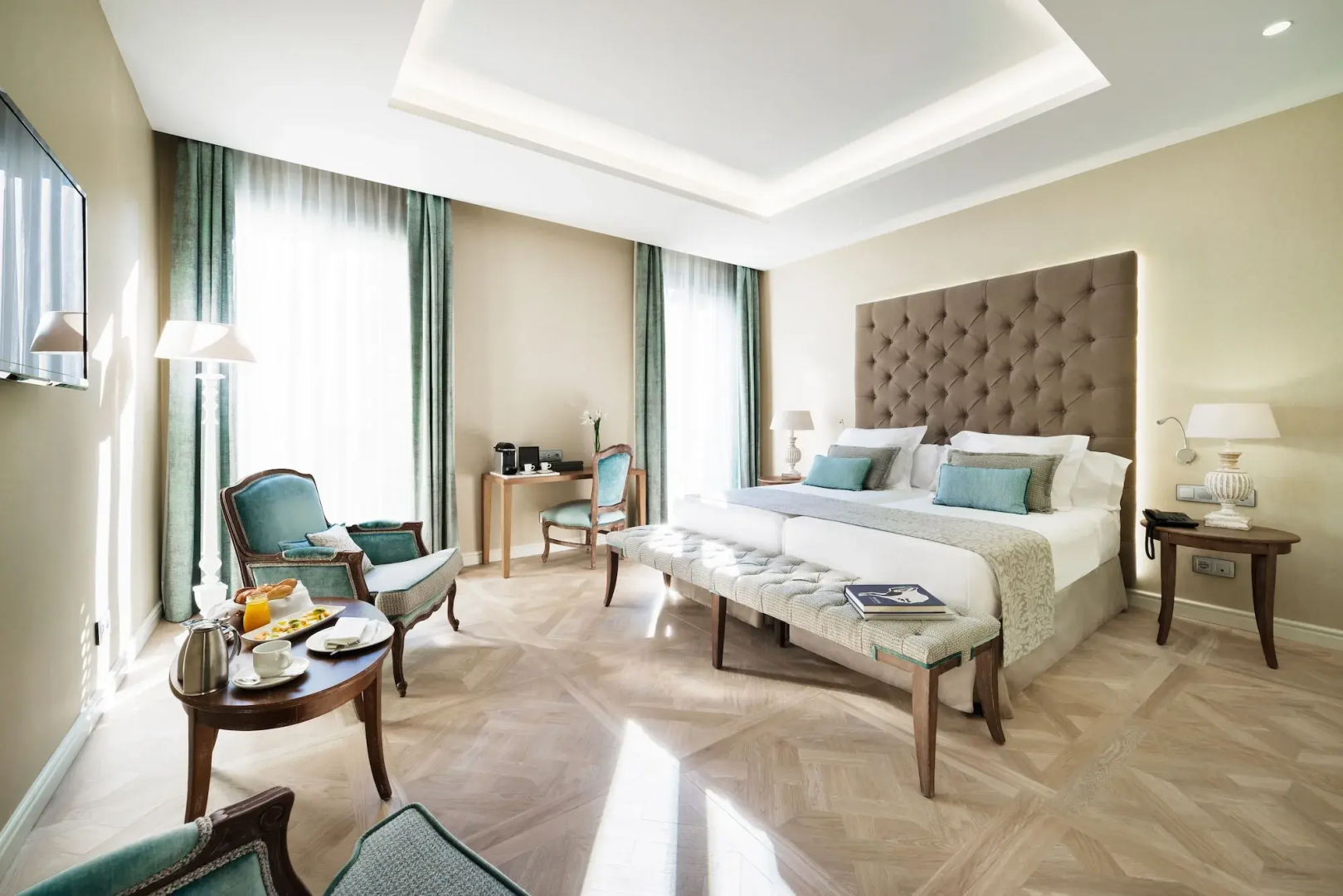 Lamaro Hotel