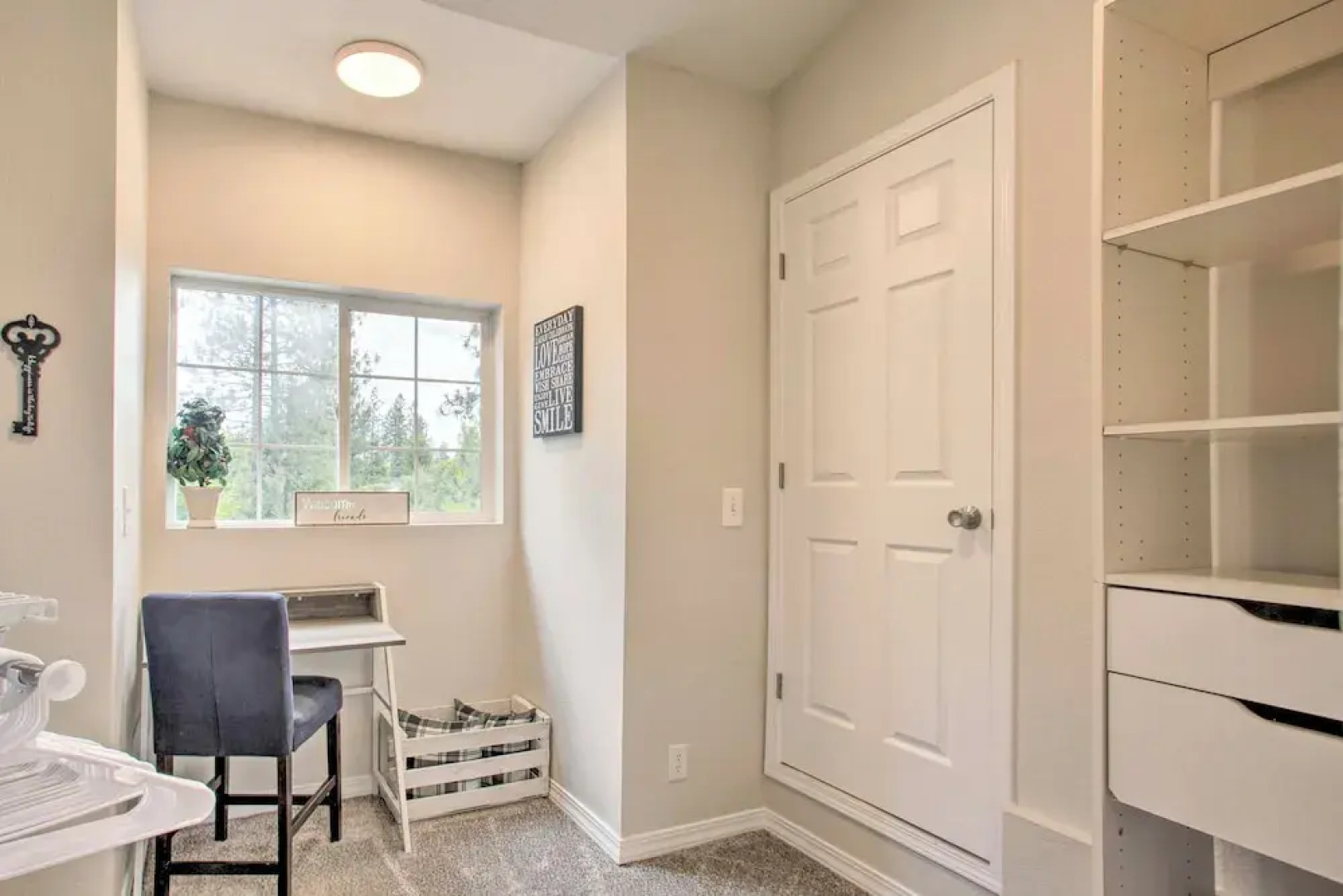 Nine Mile Falls Hideaway: Scenic Retreat on River