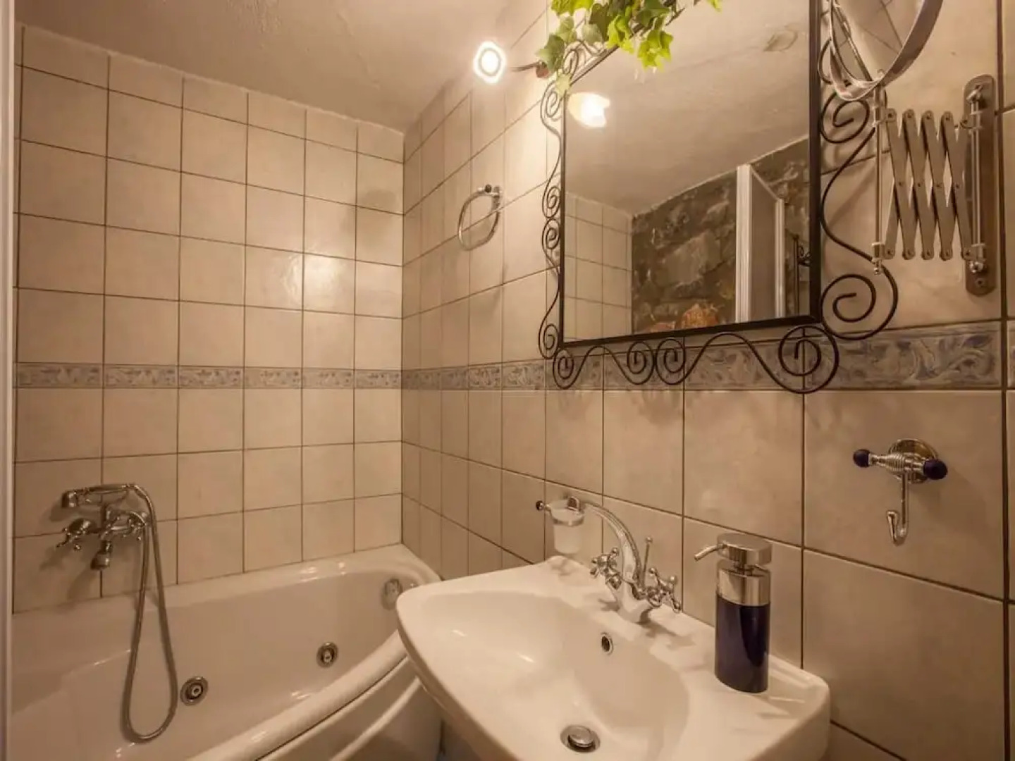 Rustic Holiday Home in Pella With Jacuzzi