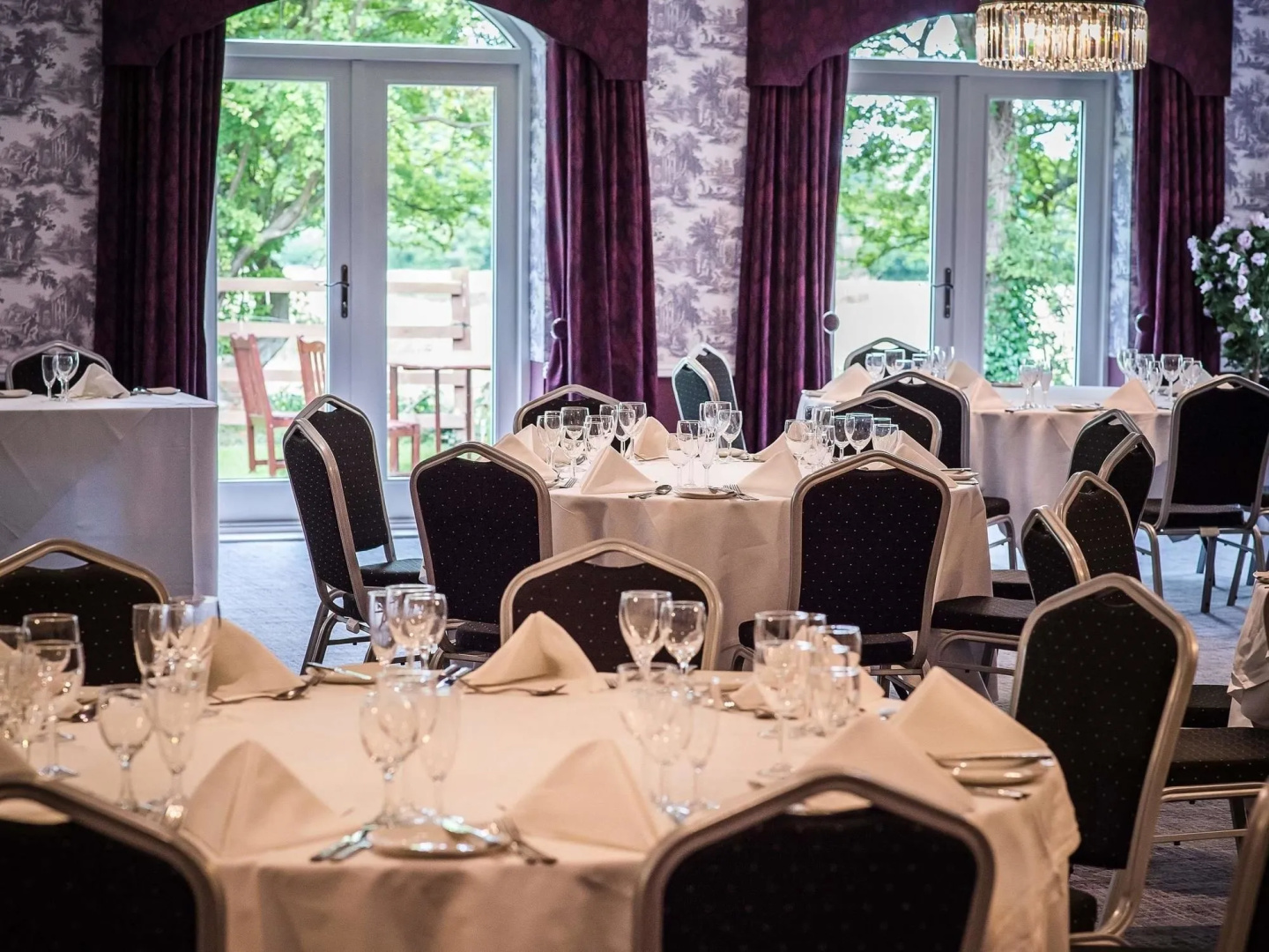 WorldHotels Distinctive Woughton House Hotel