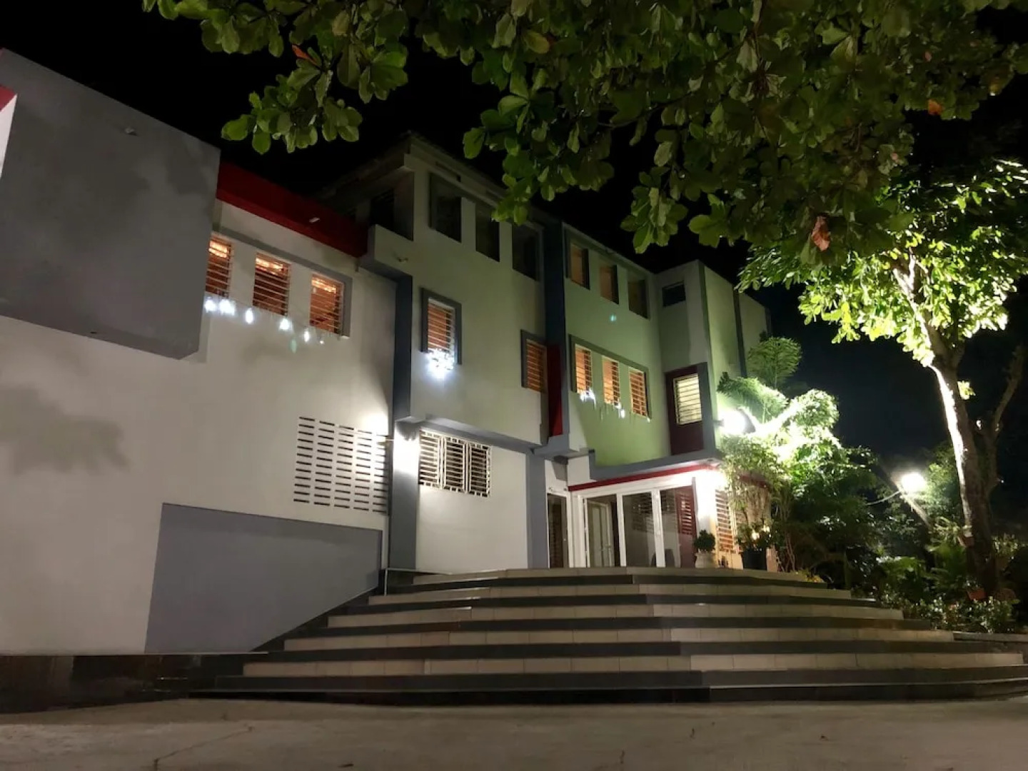 Auber Cayes Guest House