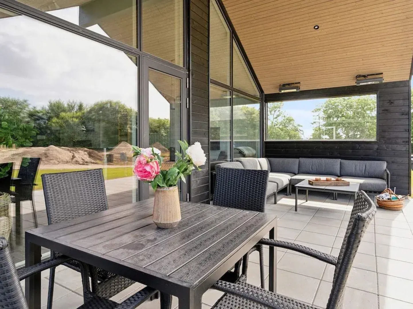 Spacious Retreat Near Beach - By Traum Ferienwohnungen