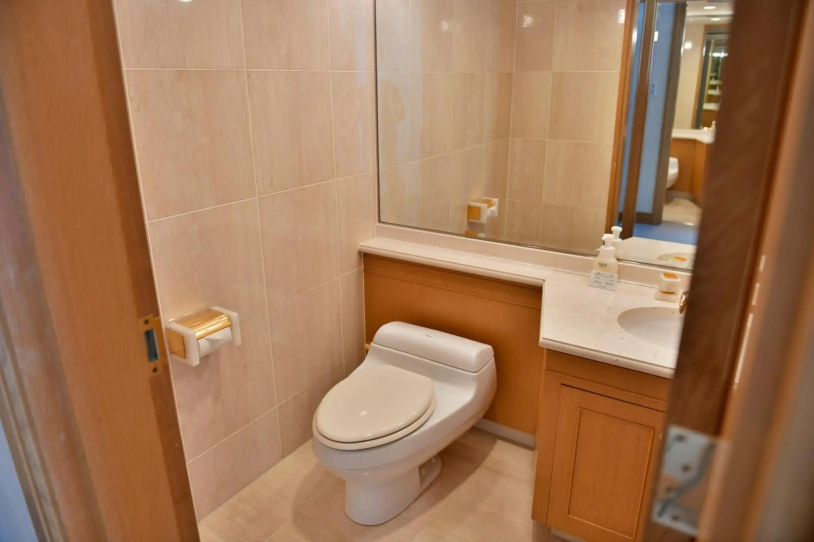 Отель Narita Tobu Hotel Airport