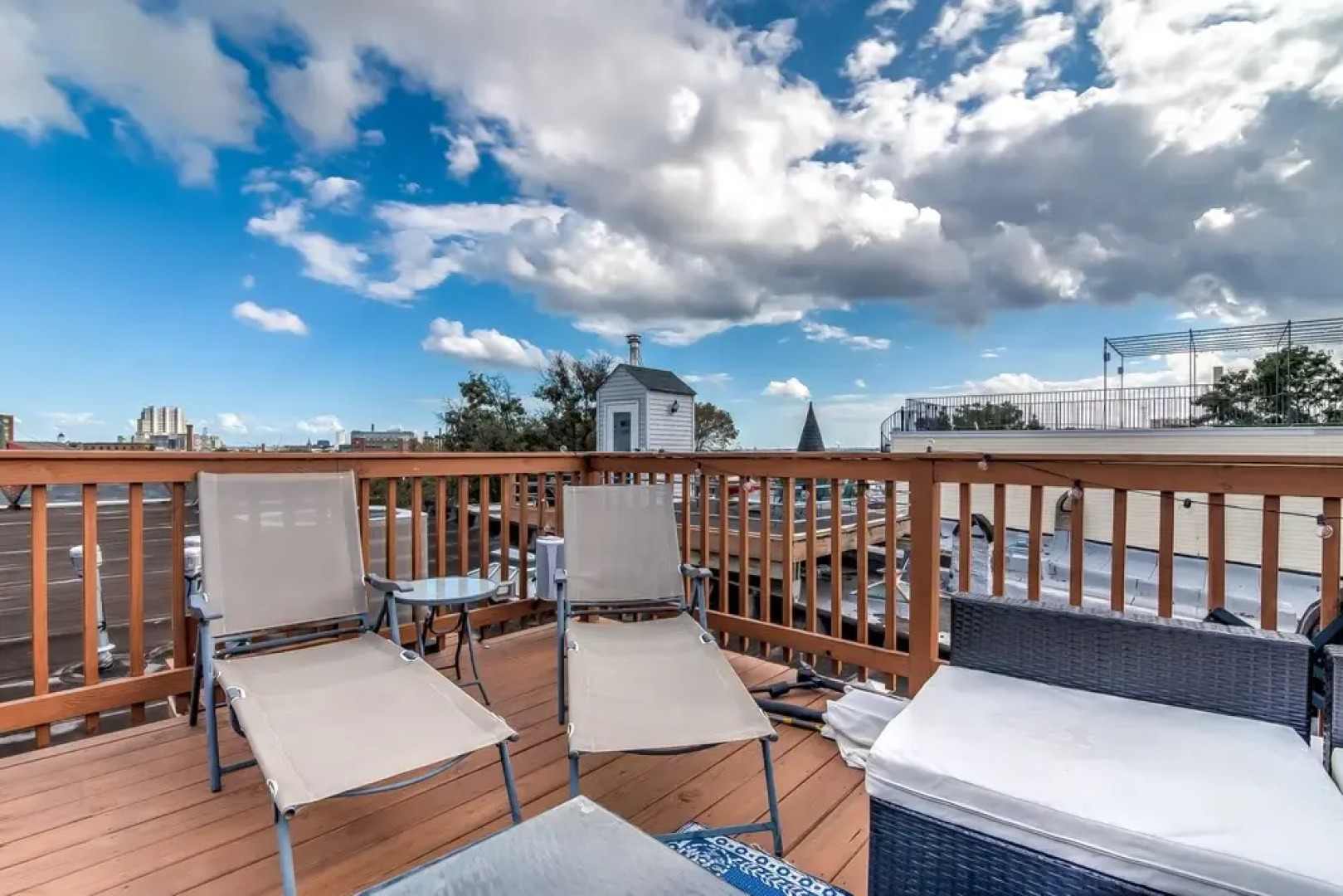 Luxury Home Near Harbor With Roofdeck & Parking