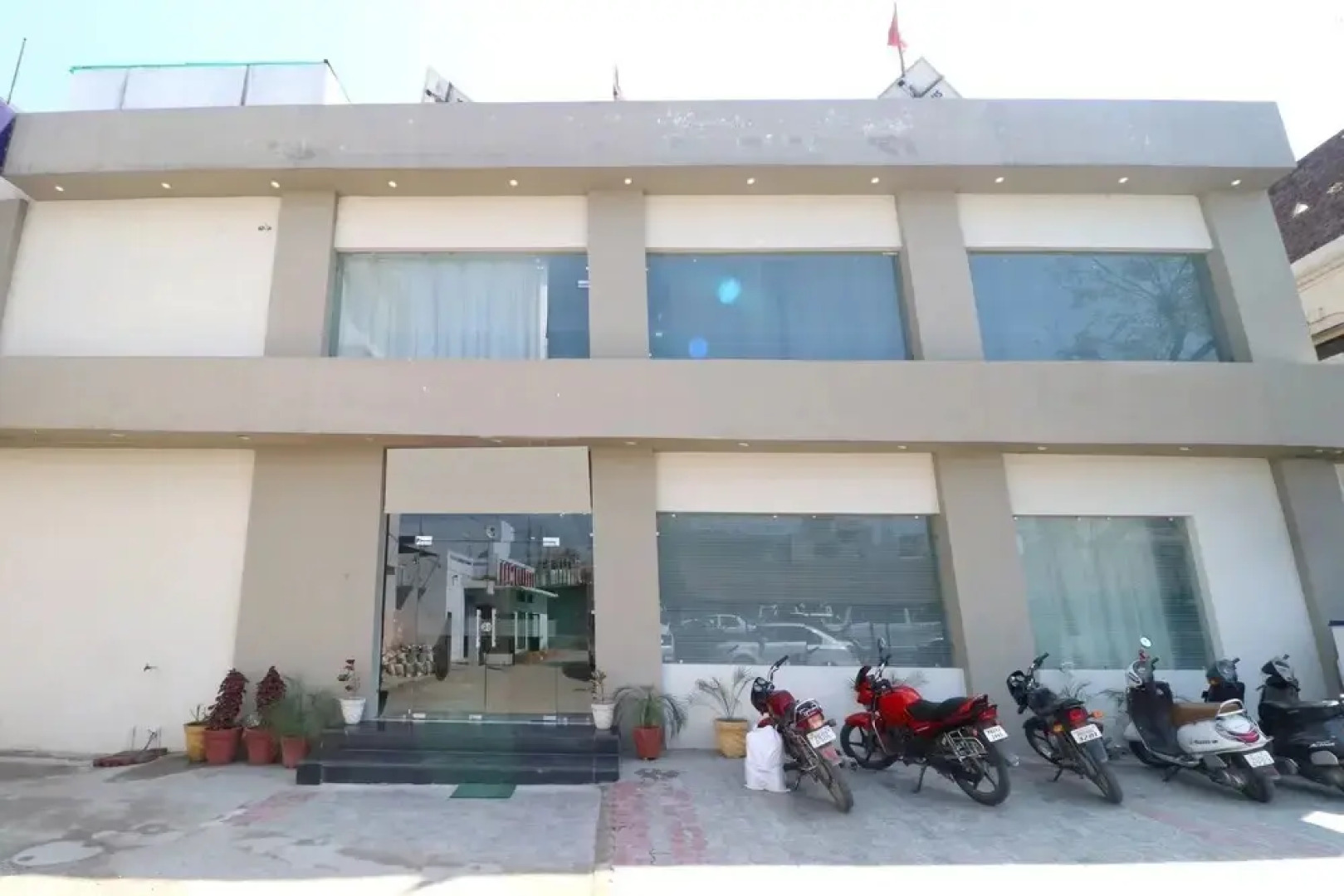 Samrat Regency By OYO Rooms