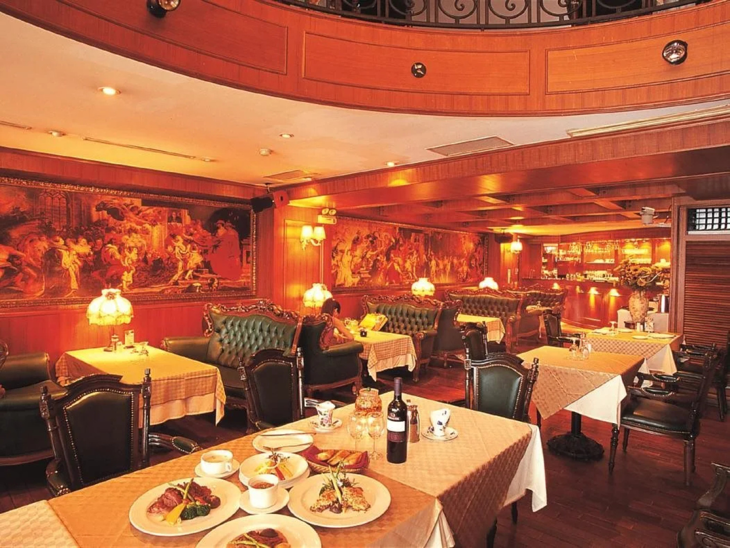 Grand Boss Hotel