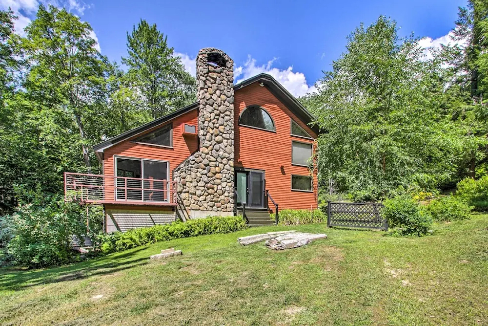 White Mountain Escape w/ Separate In-law Suite!